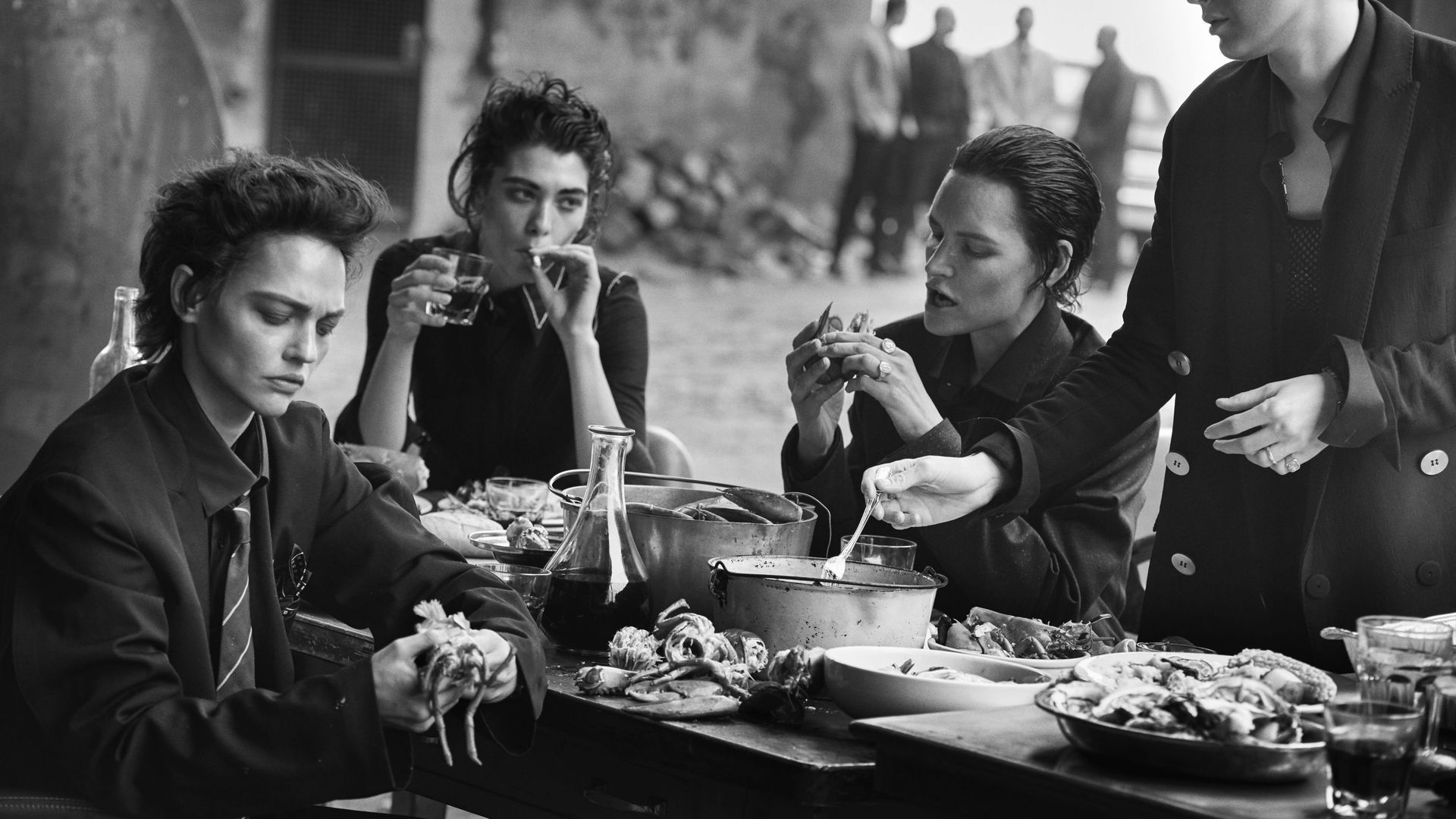 Peter Lindbergh, Sasha Pivovarova, Steffy Argelich, Kirsten Owen & Guinevere van Seenus.2