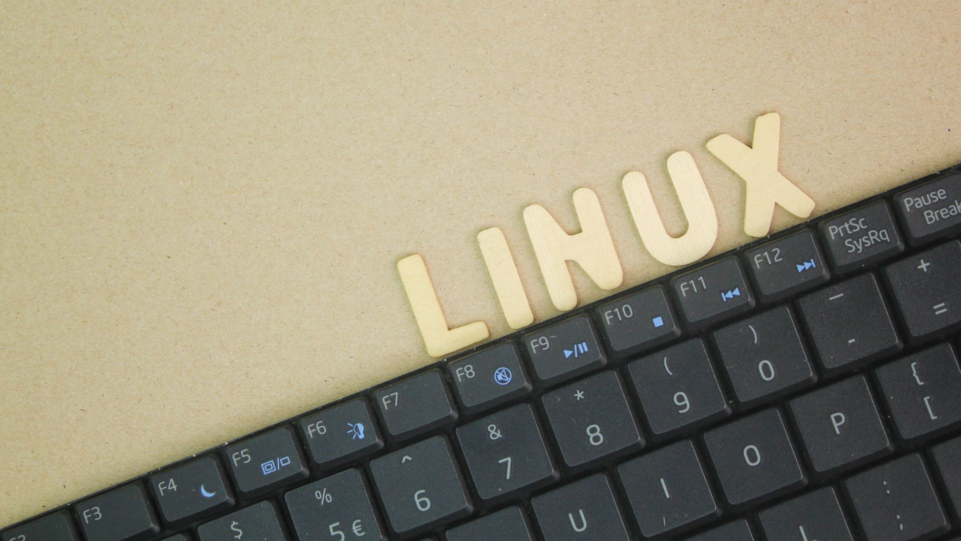 100.000 téléchargements en deux jours : la fin annoncée de Windows 10 profite à Linux