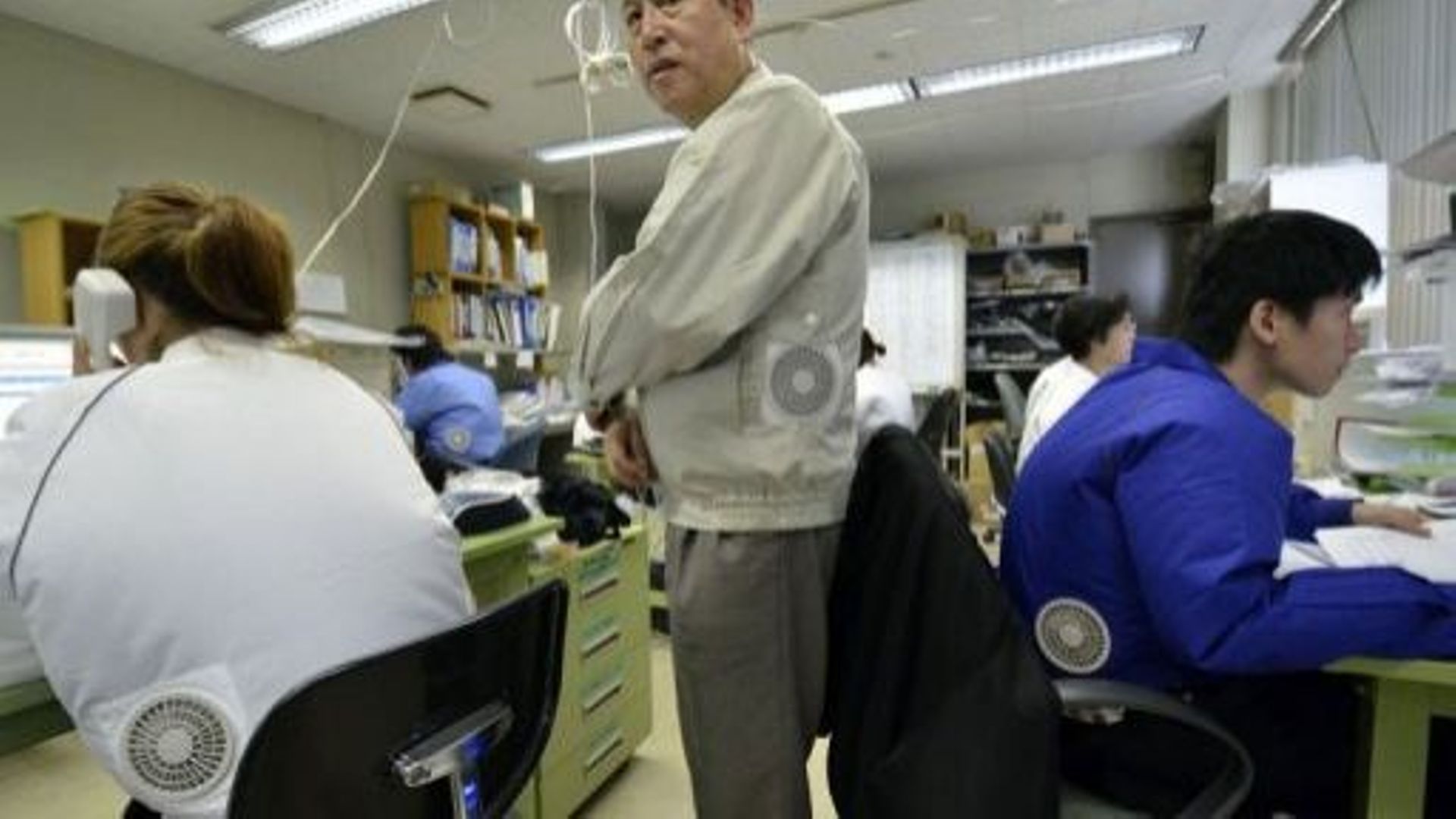 Japon : une "veste climatisée" pour éviter de dépenser trop d'énergie en climatisation