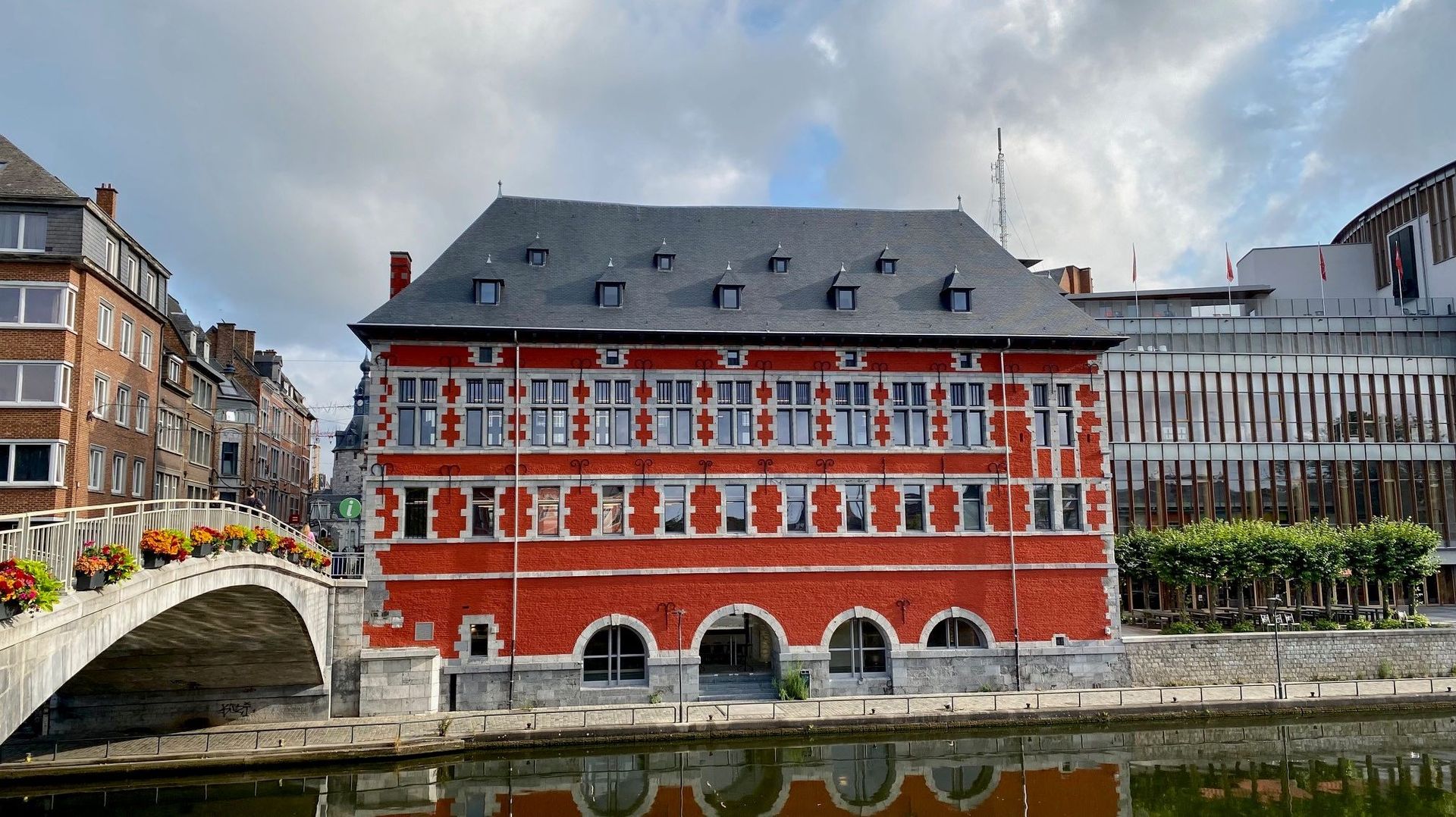La Halle al’chair, rénovée, accueille désormais l’office du tourisme de Namur