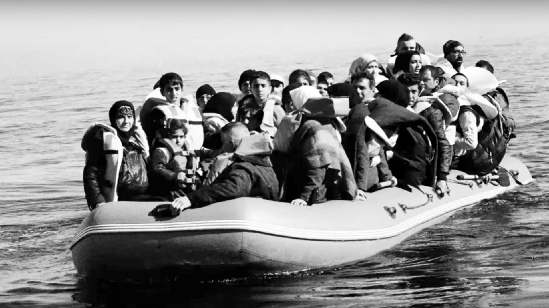 "Tous humains" : PJ Harvey et Ramy Essam chantent pour les enfants réfugiés