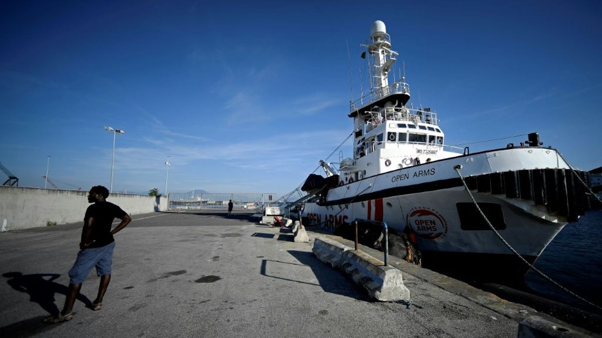 164-migrants-secourus-en-mediterranee-sont-toujours-en-attente-d-un-port