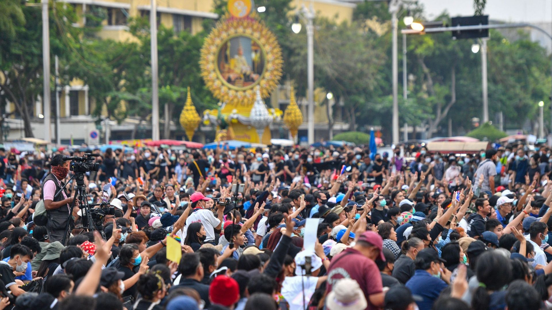 Thaïlande: des milliers de manifestants dans les rues