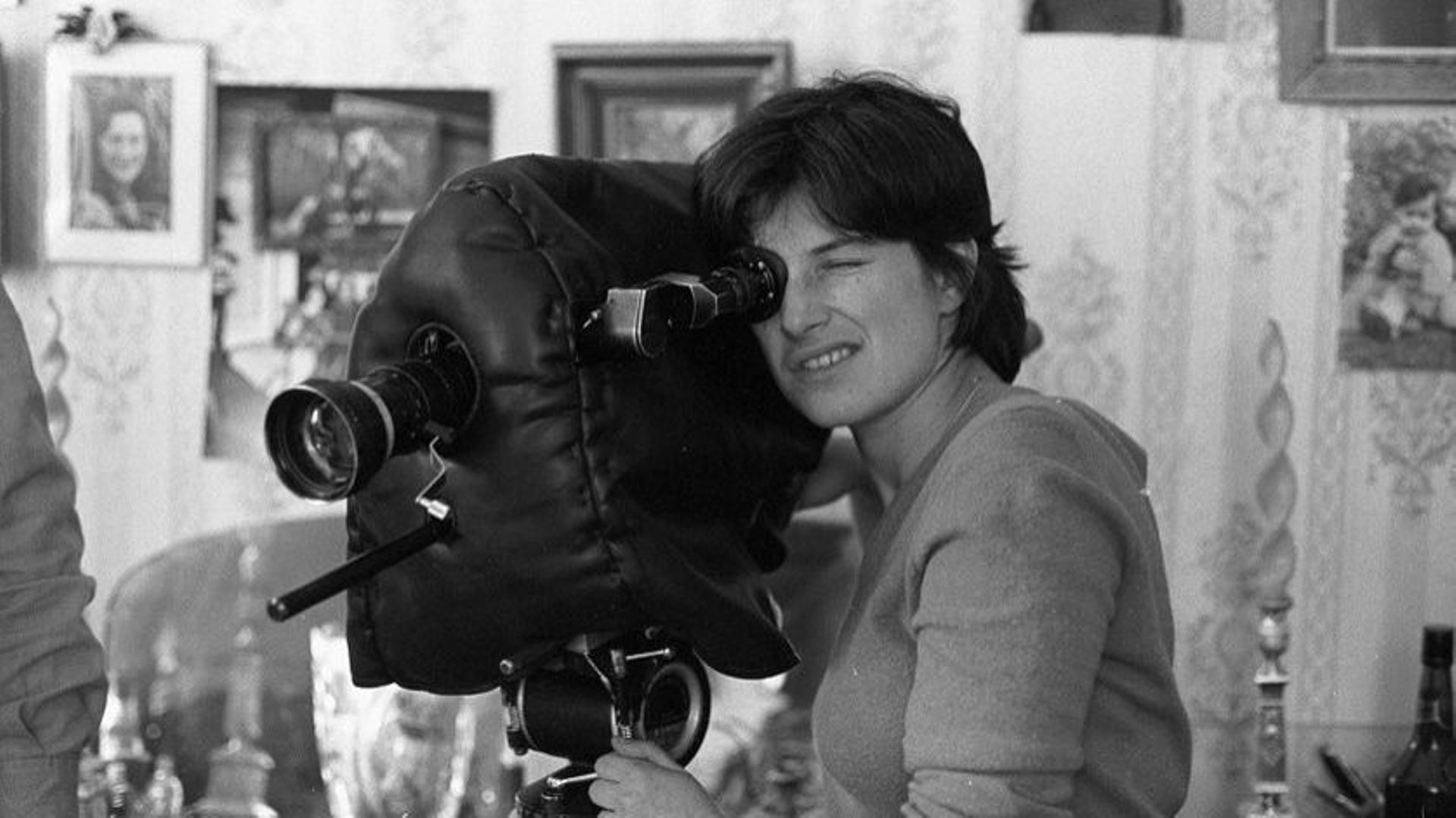 Chantal Akerman sur le tournage de son documentaire "Aujourd'hui, dis-moi" en 1980