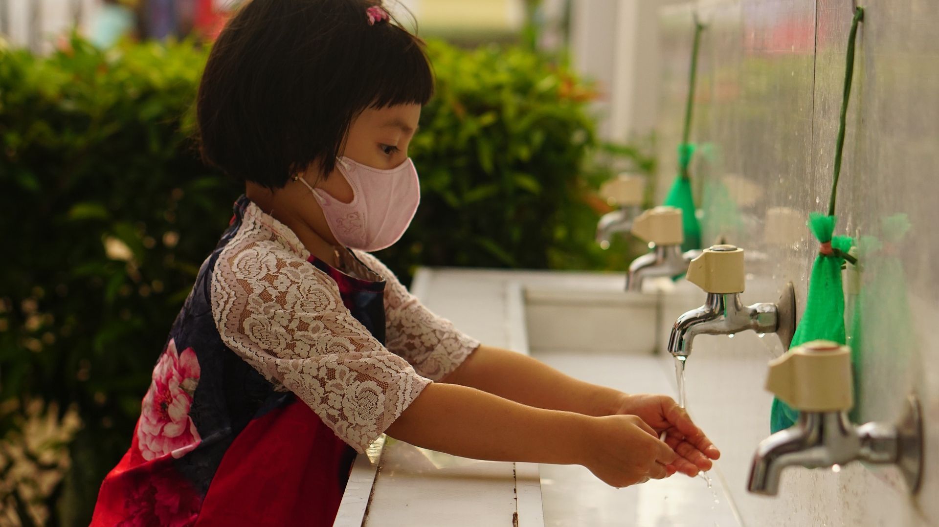 Tous les apprentissages, y compris ceux qui sont liés au port du masque et au lavage des mains, sont enseignés de manière plus méthodique à l’école