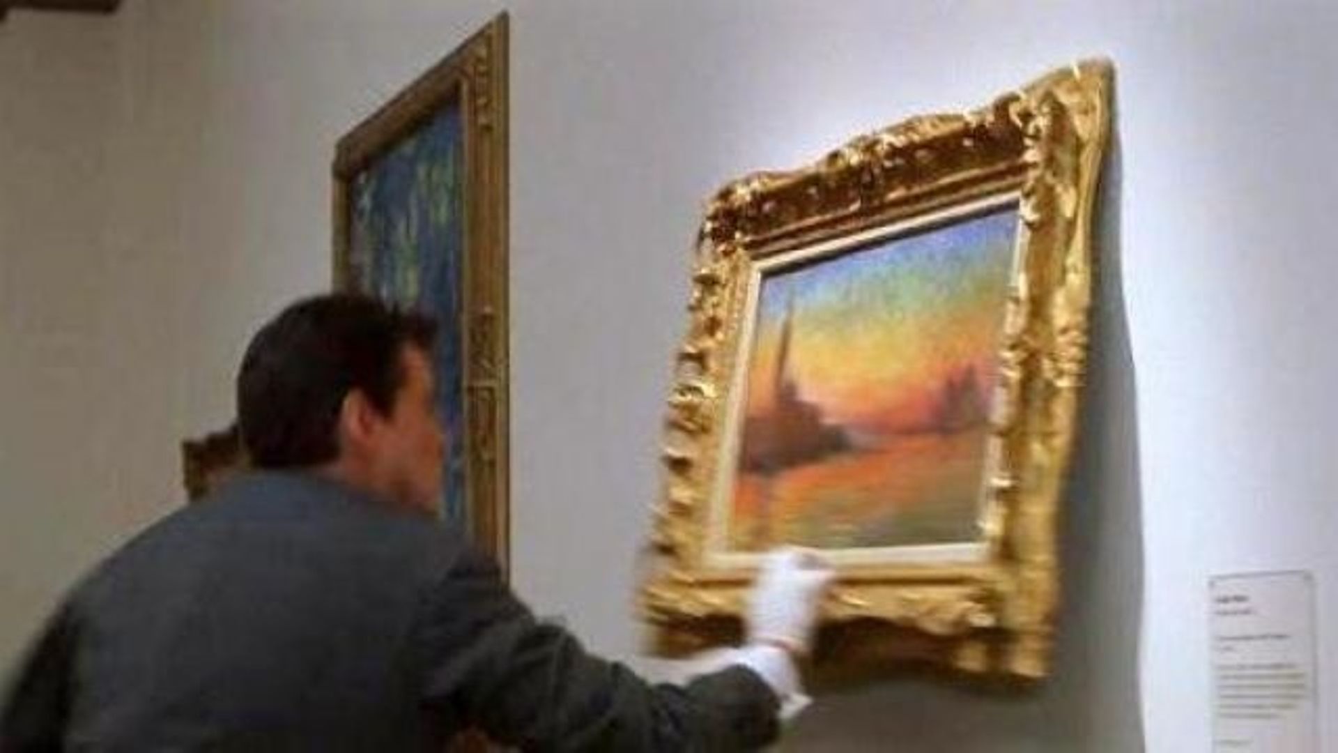 Pierce Brosnan aka Thomas Crown dérobant un Monet