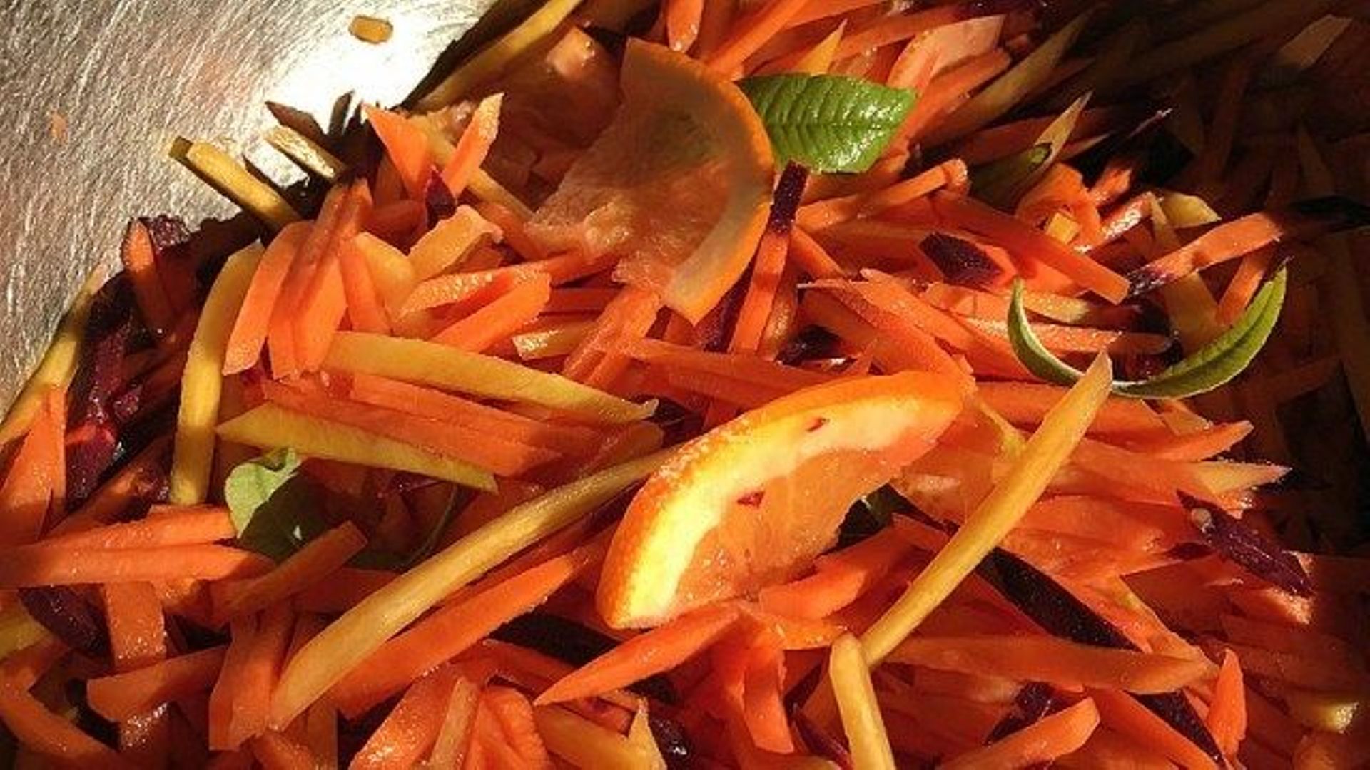 Des carottes en mode lacto-fermentation ! On remplit les placards ?