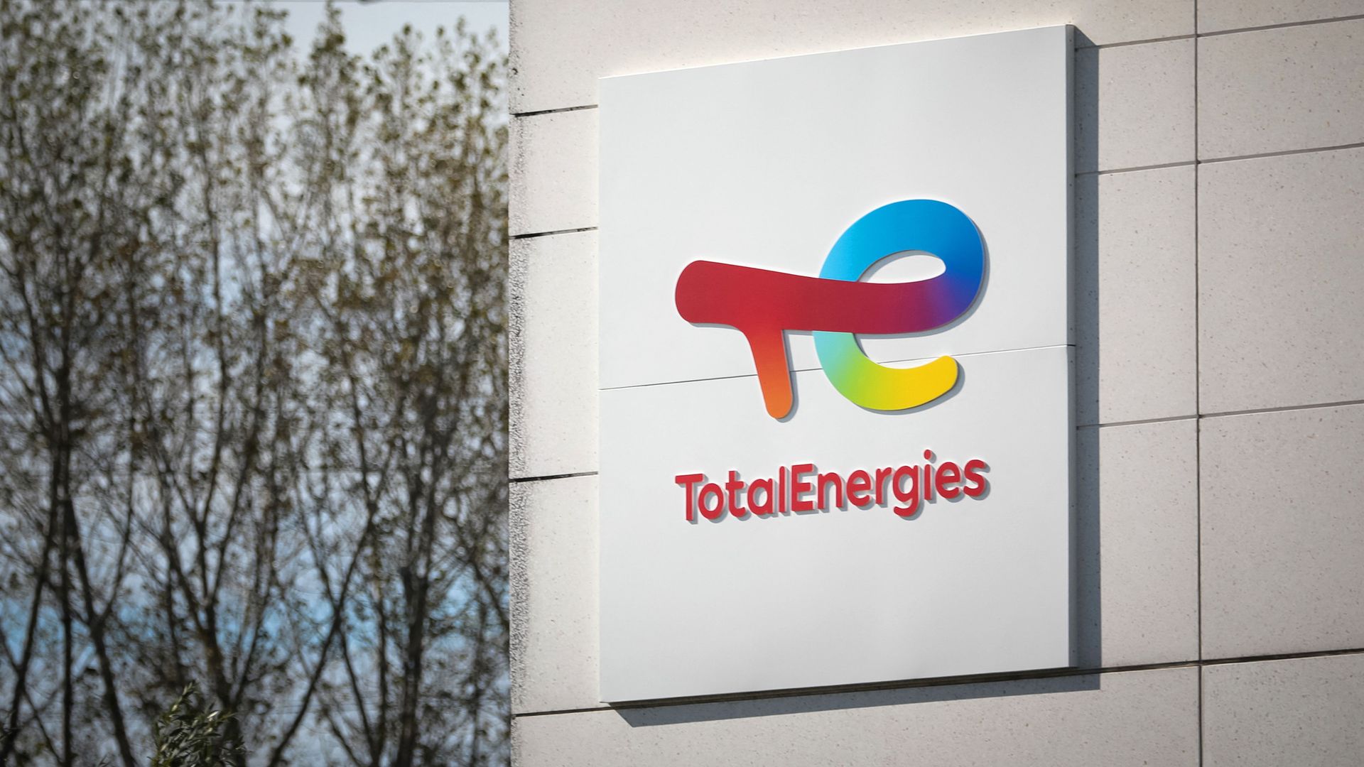 "Neutralité carbone" : TotalEnergies condamnée pour pratiques commerciales trompeuses, une première