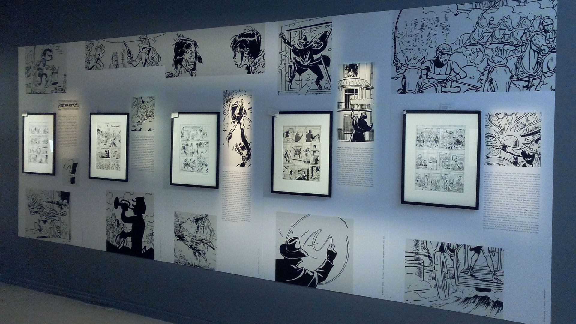 Vue de plusieurs planches originales du fonds présentes à l'exposition "L'âge d'or de la BD belge" à Paris en 2015