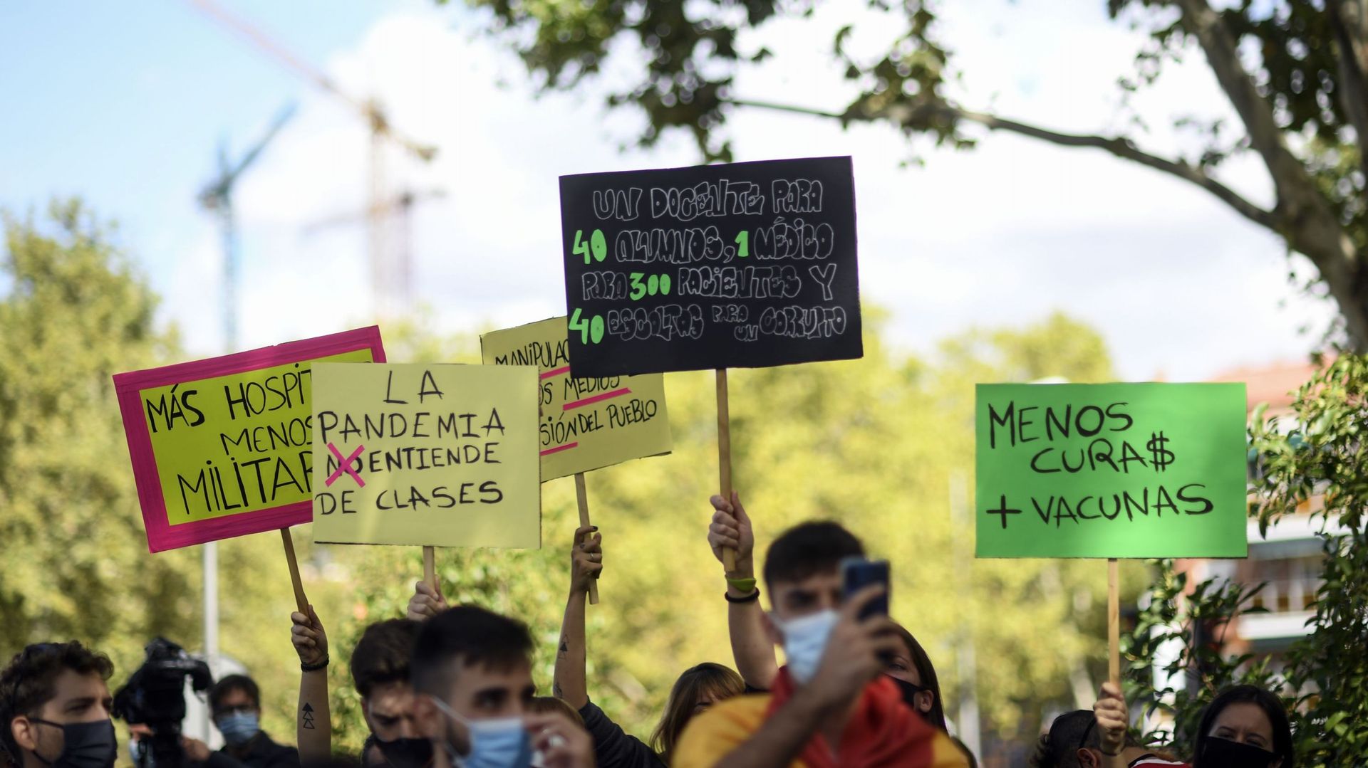 Coronavirus à Madrid: "ce n'est pas du confinement, c'est de la ségrégation!", clament des manifestants
