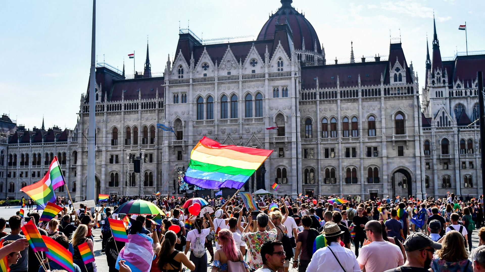 Photo d’illustration : Des personnes se dirigent vers le Parlement lors de la Pride des lesbiennes, gays, bisexuels et transgenres (LGBT) à Budapest, en Hongrie, le 7 juillet 2018