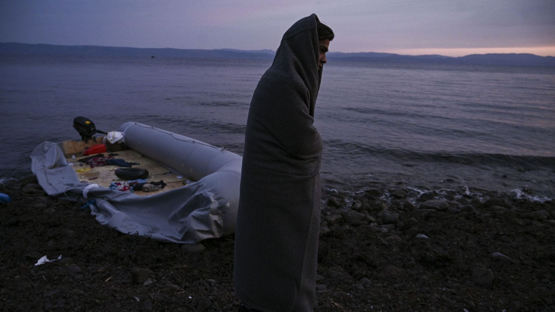 Ouverture de la frontière turco-grecque: a Lesbos, arrivée d'un navire pour héberger les migrants
