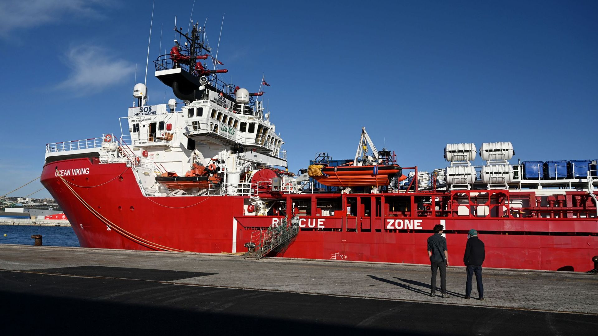 L'Ocean Viking va débarquer en Sicile plus de 370 personnes secourues au large de la Libye