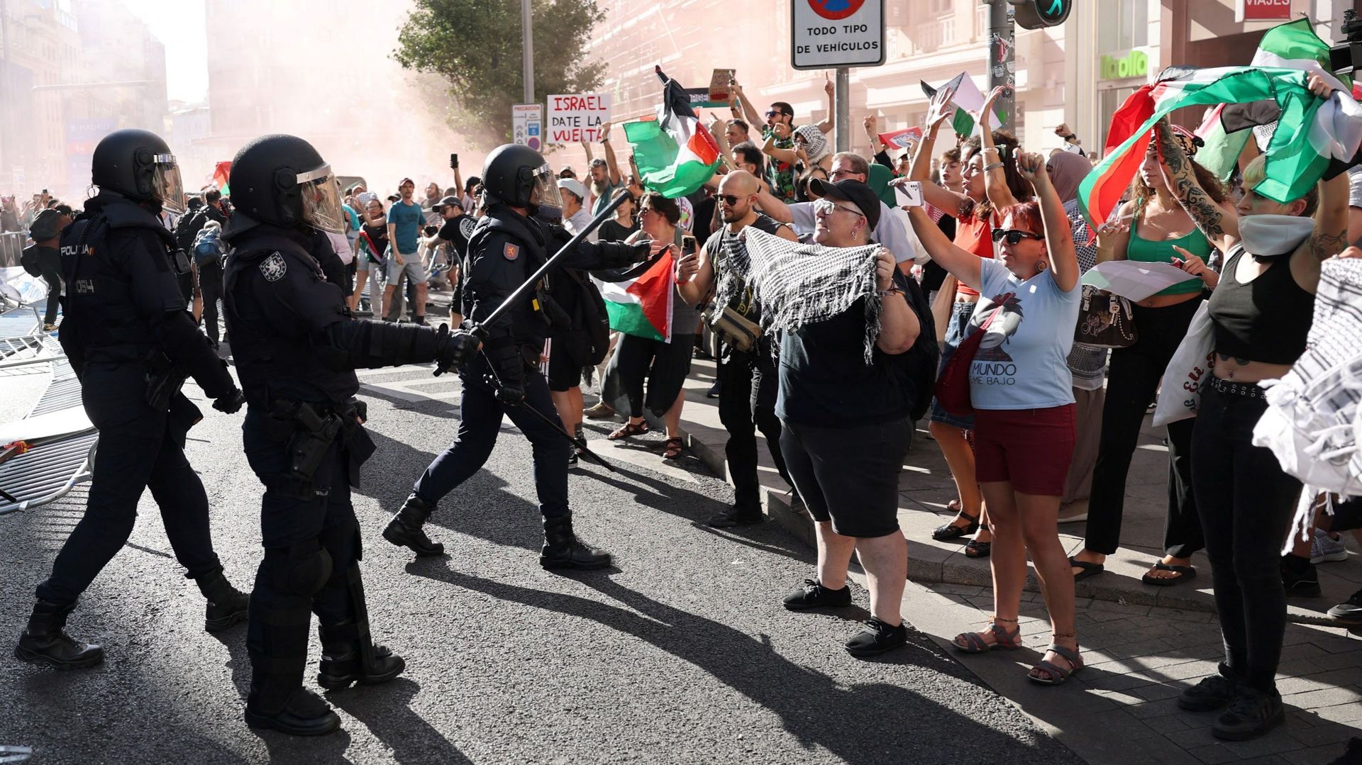 La Vuelta arrêtée à cause des manifestants propalestiniens présents sur le parcours