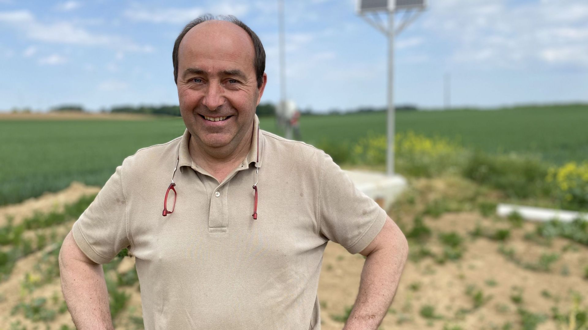 Cédric Dumont de Chassart a investi récemment dans un système d’irrigation qui tourne à plein régime en cette période de sécheresse.
