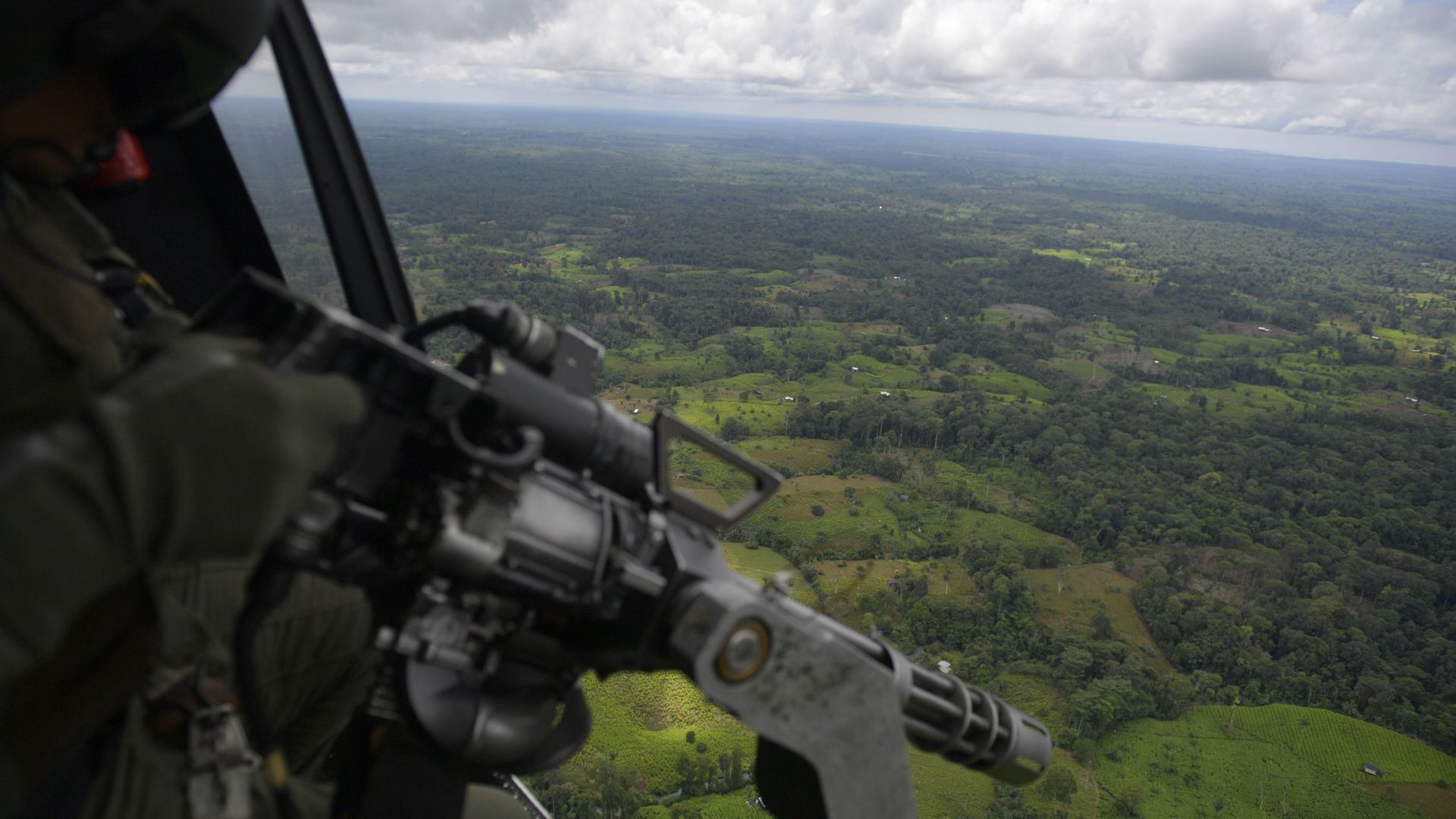 La police colombienne a procédé à une descente dans un champ de coca à Tumaco en Colombie. Ce pays d’Amérique du Sud est le plus grand producteur de cocaïne au monde, dont une grande partie est destinée au marché américain.