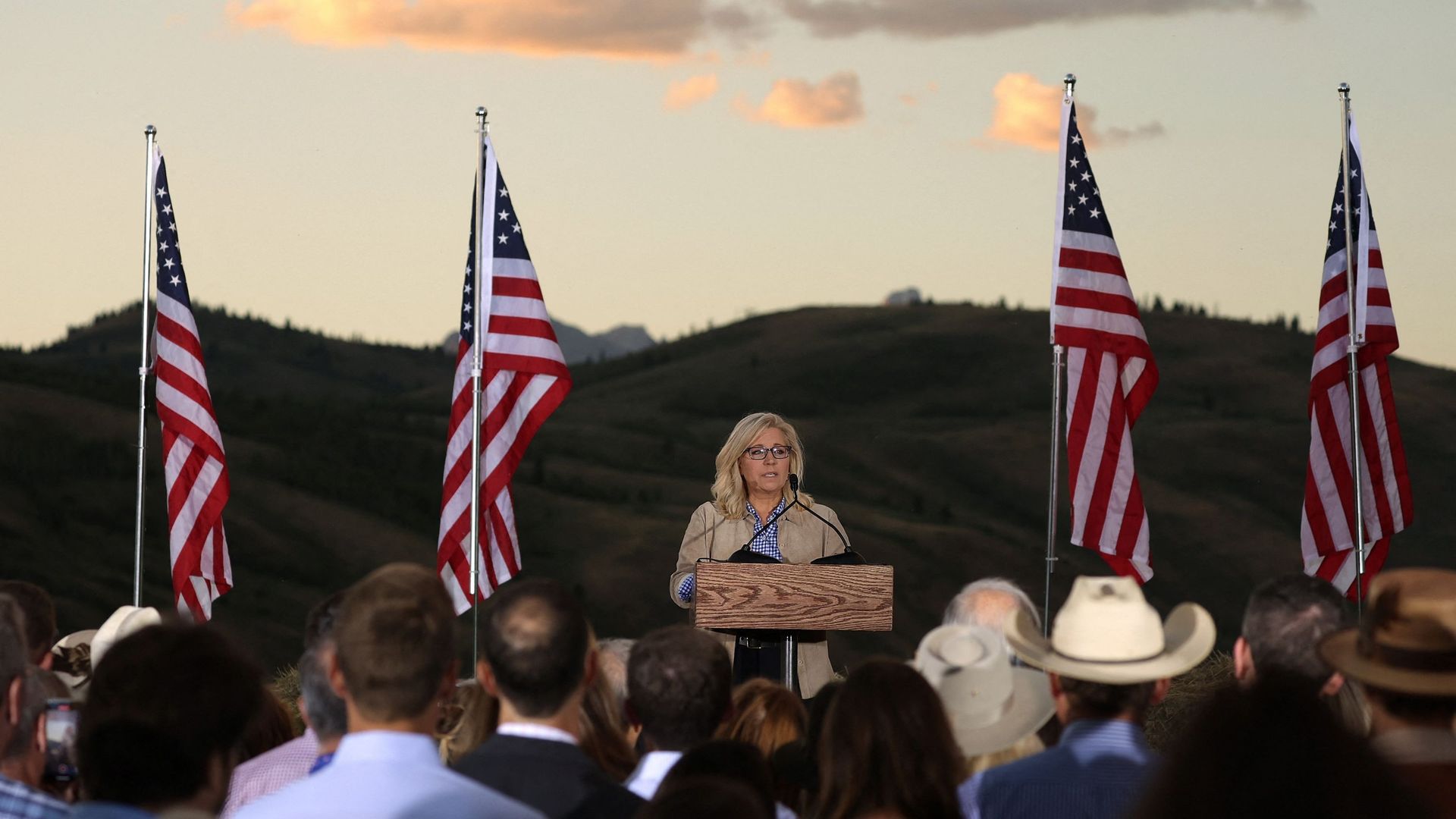 Liz Cheney prononce un discours devant ses partisans après le résultat des primaires, le 16 août 2022 à Jackson, Wyoming.