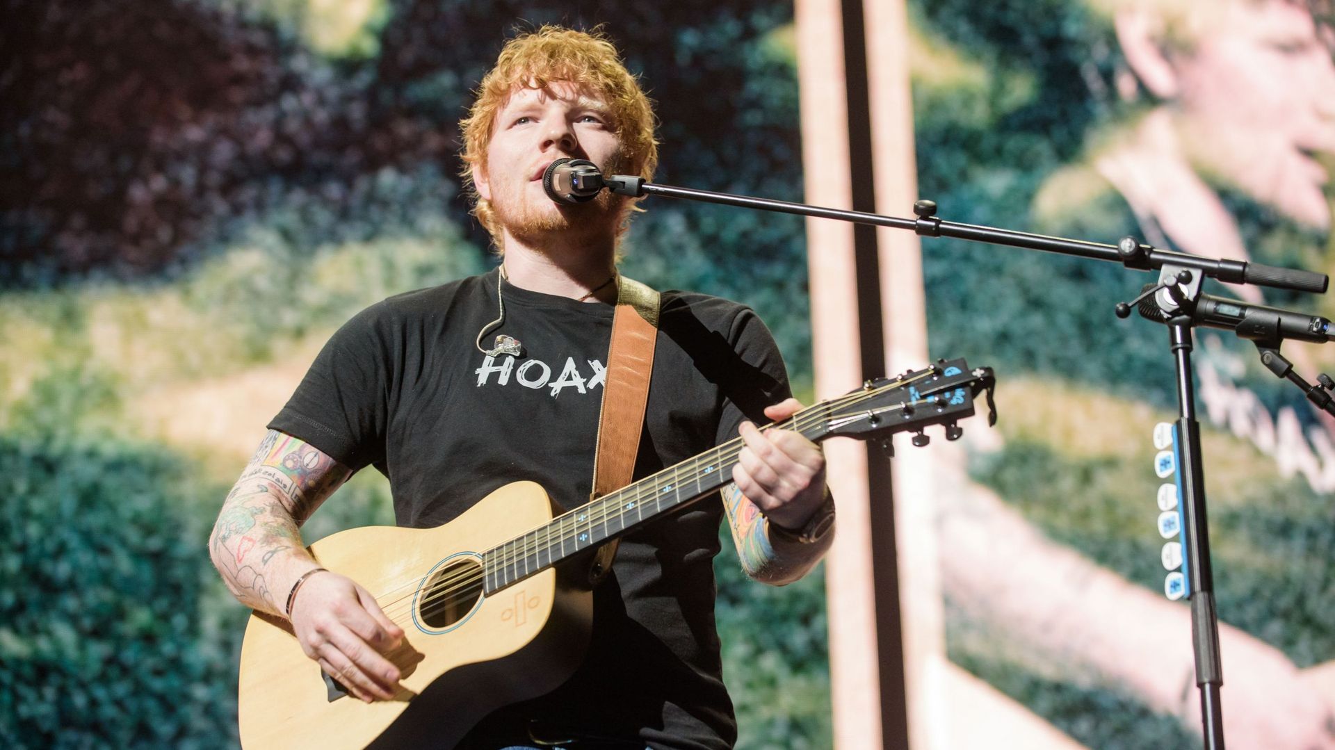 Ed Sheeran se produisant à la Capital One Arena dans le cadre de son ÷ Tour.