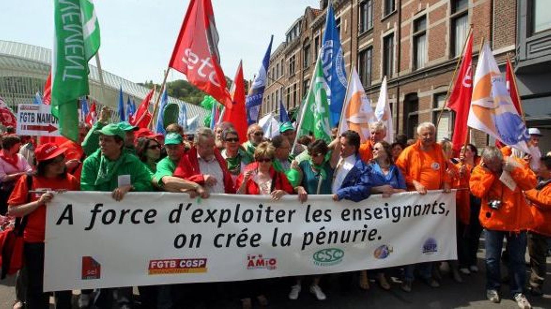 Les manifestants dans les rues de Liège ce 5 mai 2011