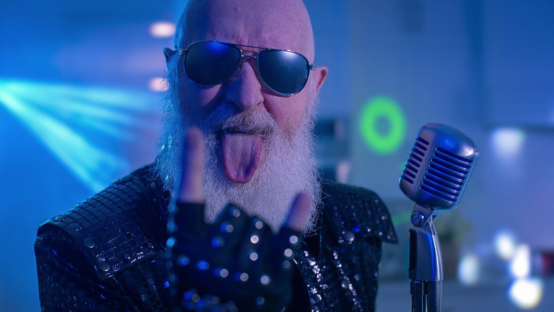 Rob Halford de Judas Priest dans des publicités décalées pour des assurances