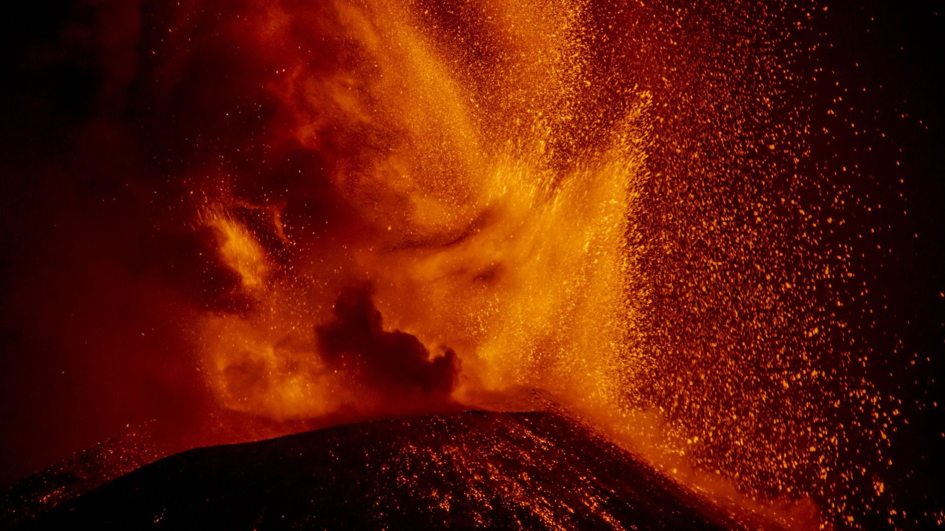 Éruption du Volcan de Fuego au Guatemala, le principal aéroport