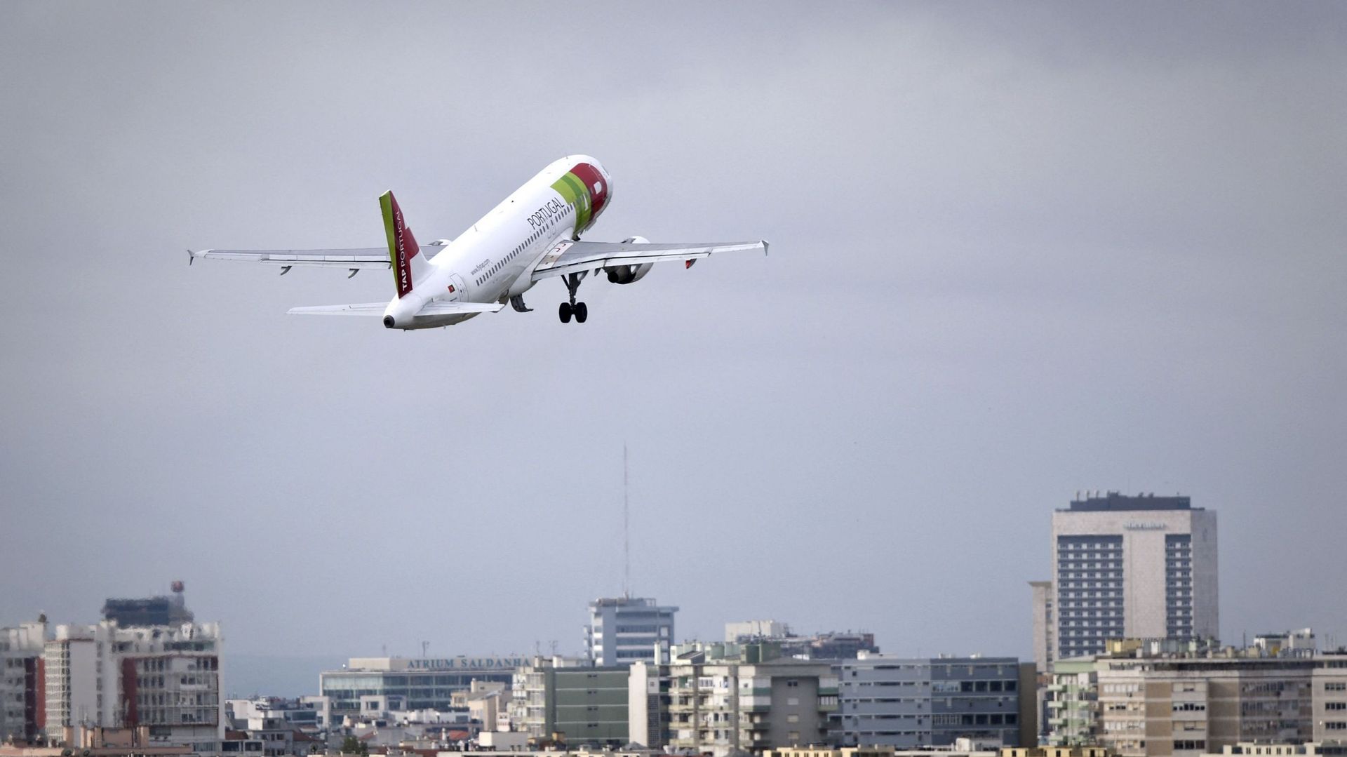 The Portuguese government decided to build a complementary airport in Lisbon