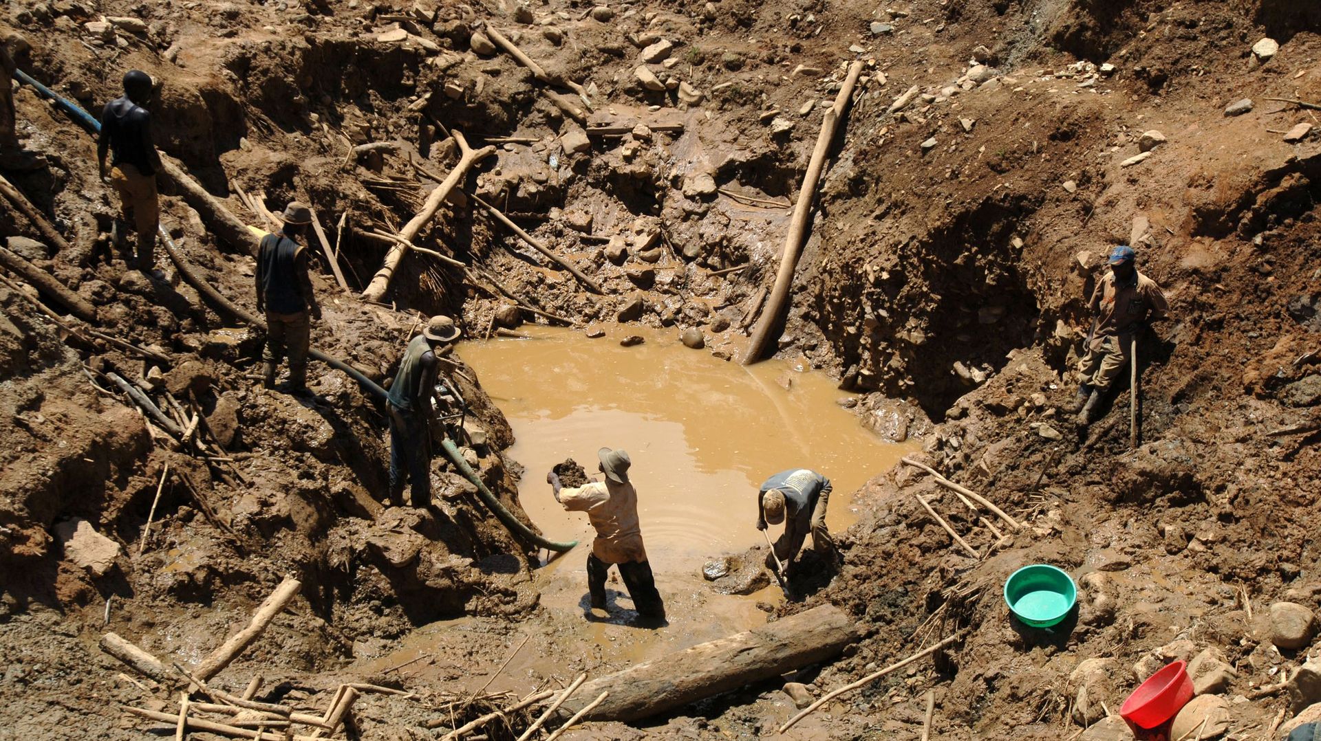 RDC: 98% de l'or produit exportés en fraude, selon un rapport d'experts