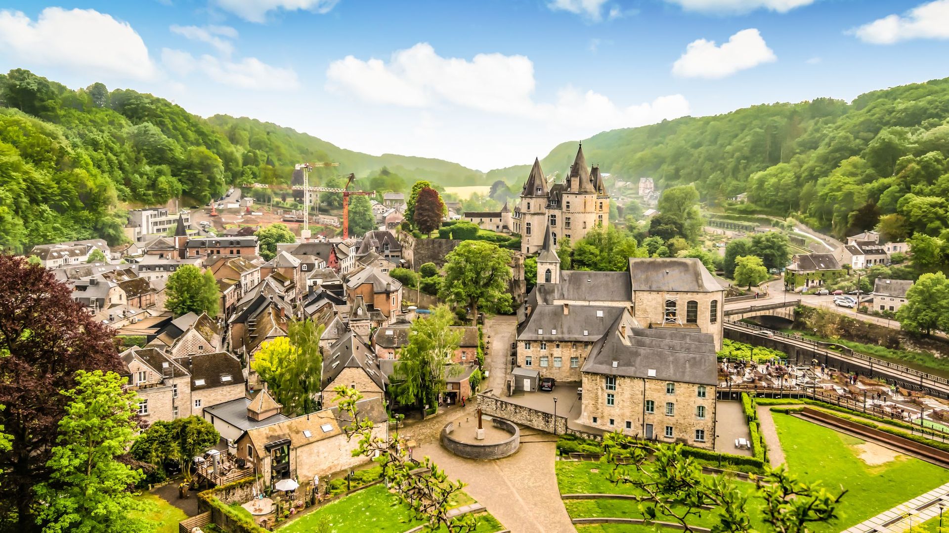 Une vue de Durbuy, "le plus petit village du monde", en province de Luxembourg.