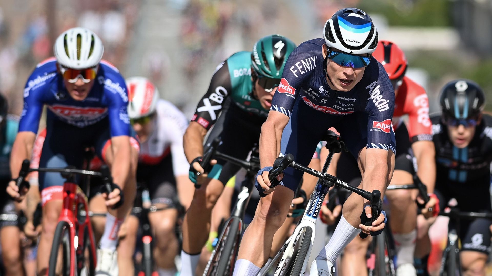 Jasper Philipsen, qui vient de remporter la deuxième étape du Tour de Belgique, prolonge l'aventure avec Alpecin-Fenix.