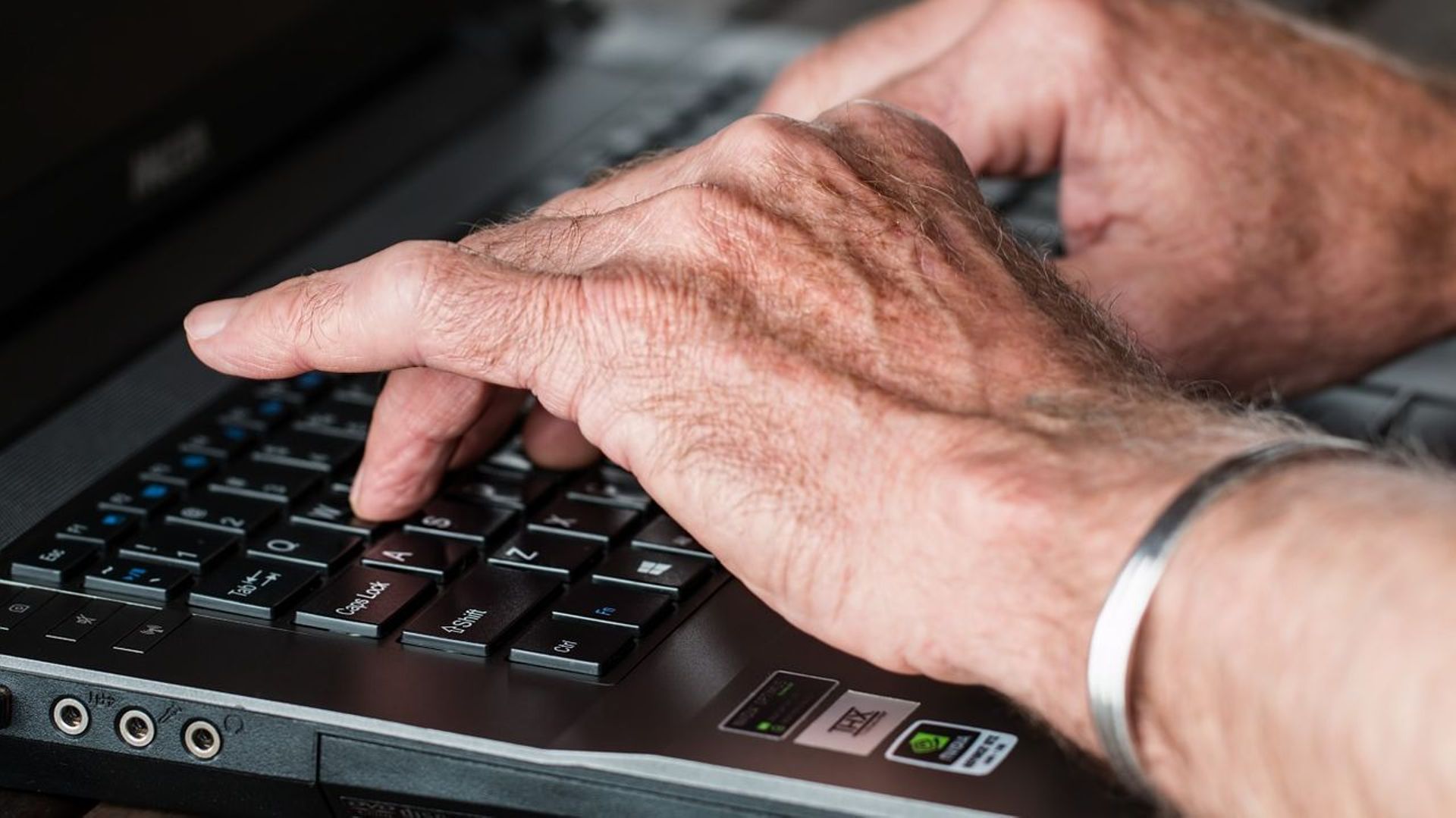 Durant le confinement, le club Cyberbédés de Huy propose une formation en ligne destinée aux seniors