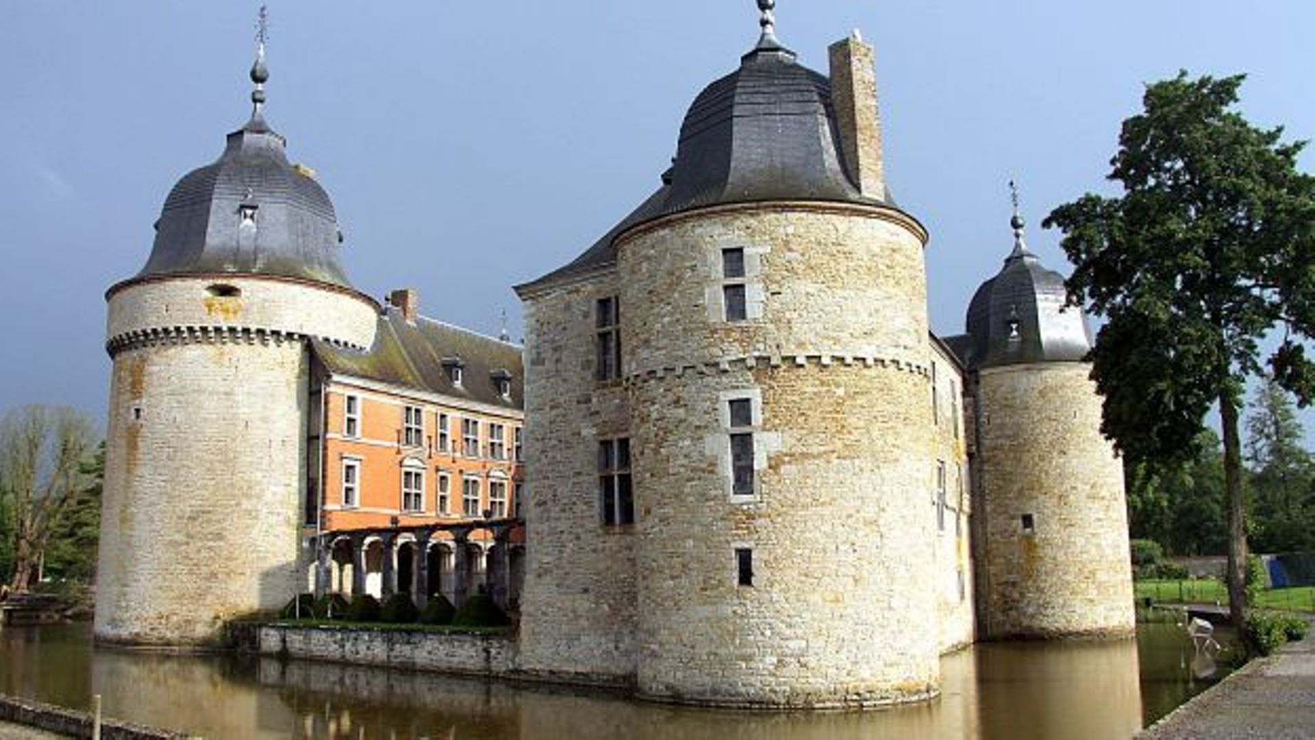 Le château de Lavaux-Sainte-Anne