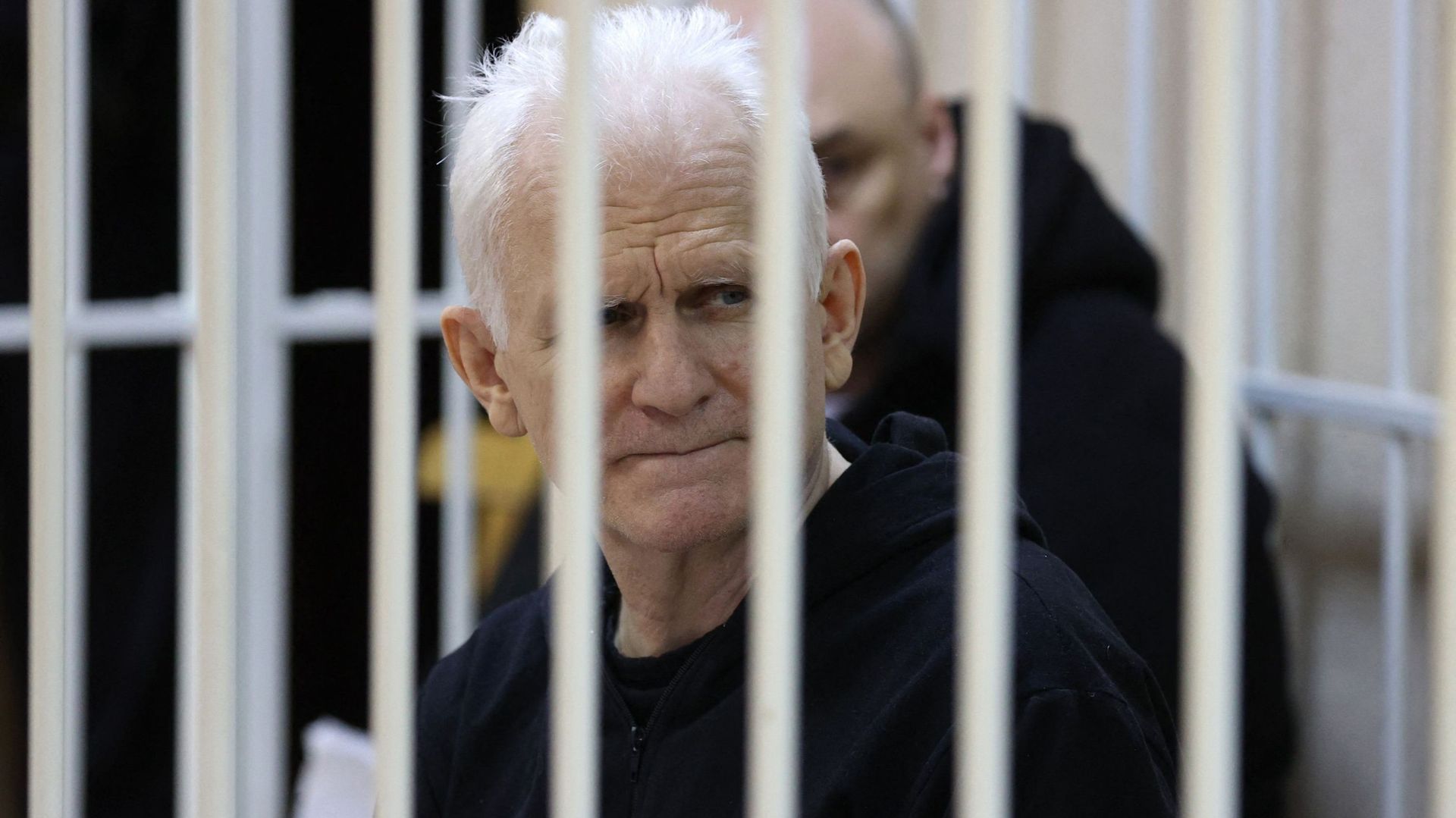 Le lauréat du prix Nobel Ales Bialiatski au début de l’audience à Minsk le 5 janvier 2023.