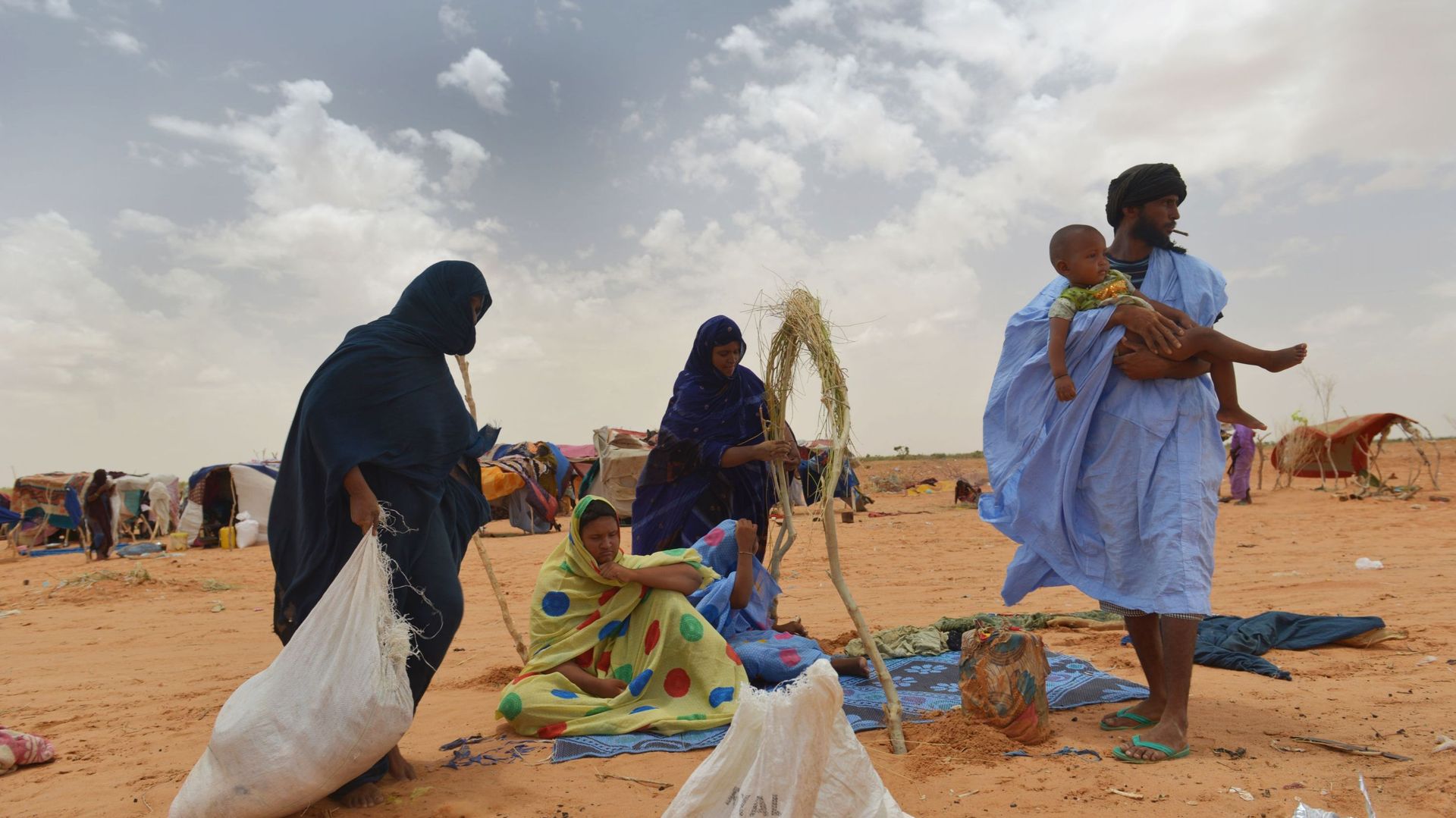 Des réfugiés maliens épuisés arrivent à Fassala, en Mauritanie, juillet 2012