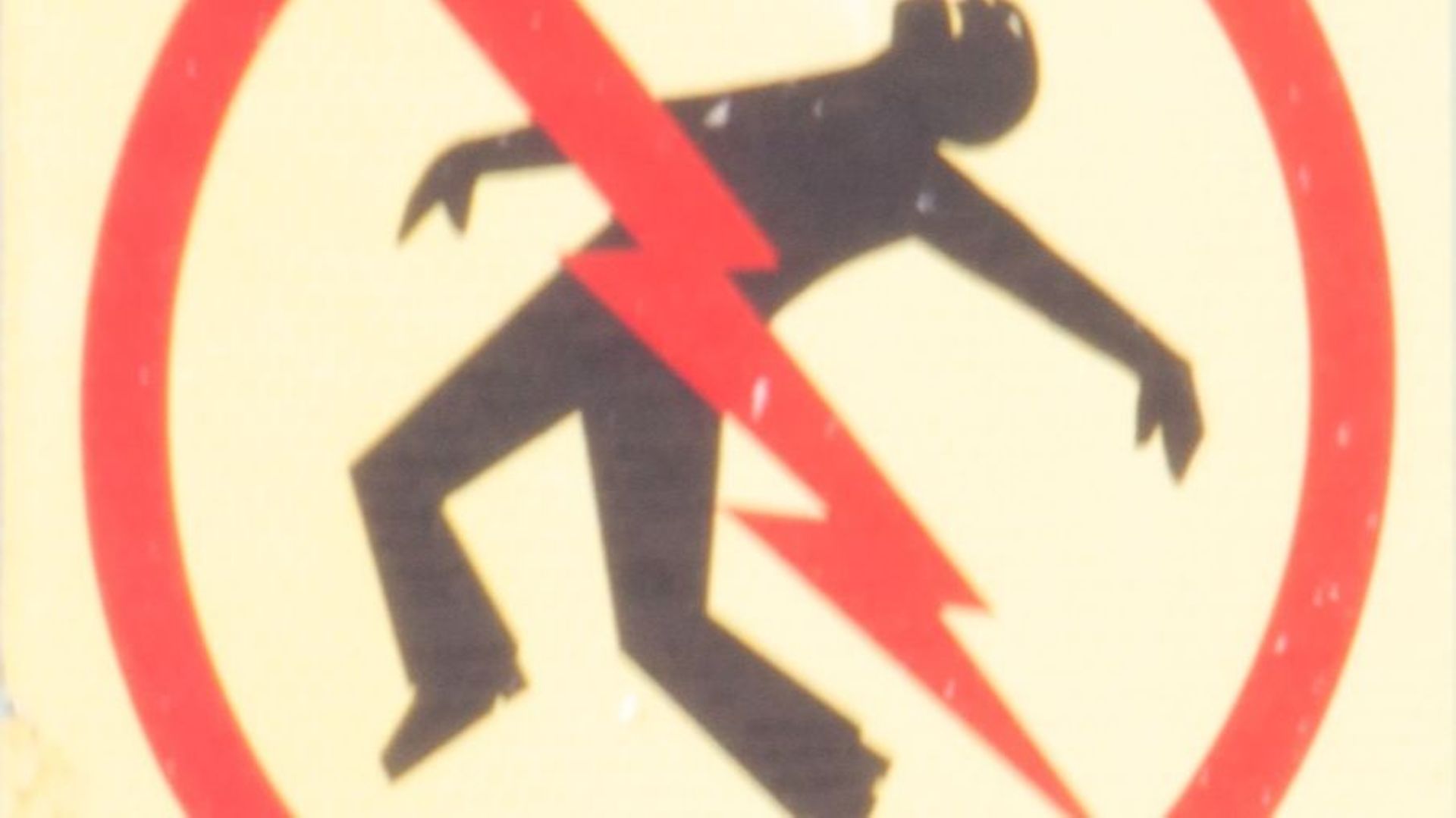 Il veut voler des câbles, s'électrocute et plonge Laeken dans le noir