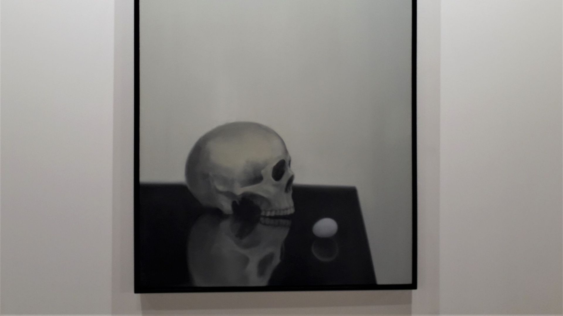 Gavin Turk, Crâne et oeuf, à la Galerie Maruani Mercier.