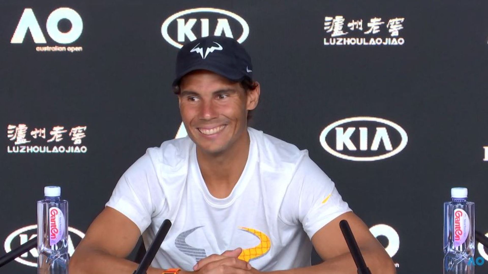 Un Rafael Nadal taquin 'grille' un journaliste assoupi en conférence de  presse - RTBF Actus