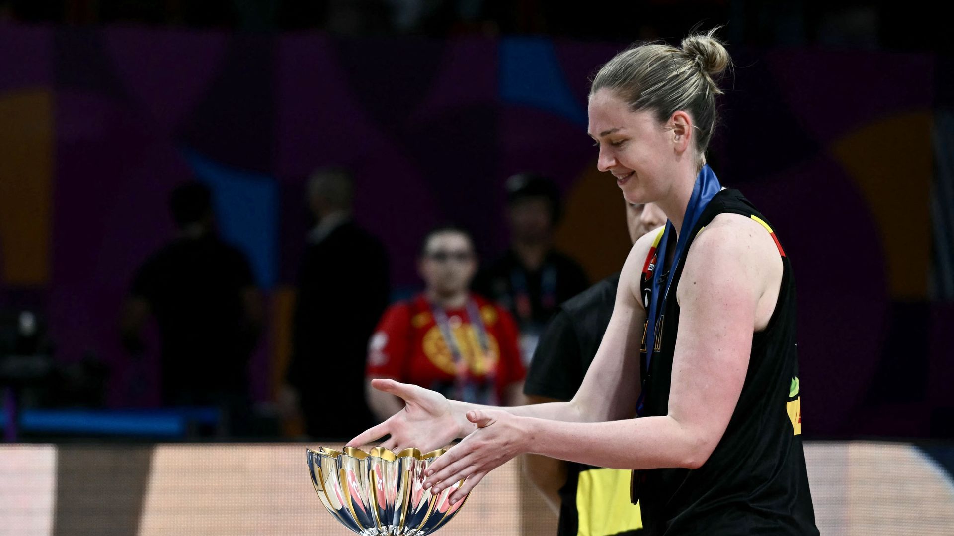 Emma Meesseman reçoit le Trophée national du Mérite sportif : "Elle tire chaque équipe vers le haut"