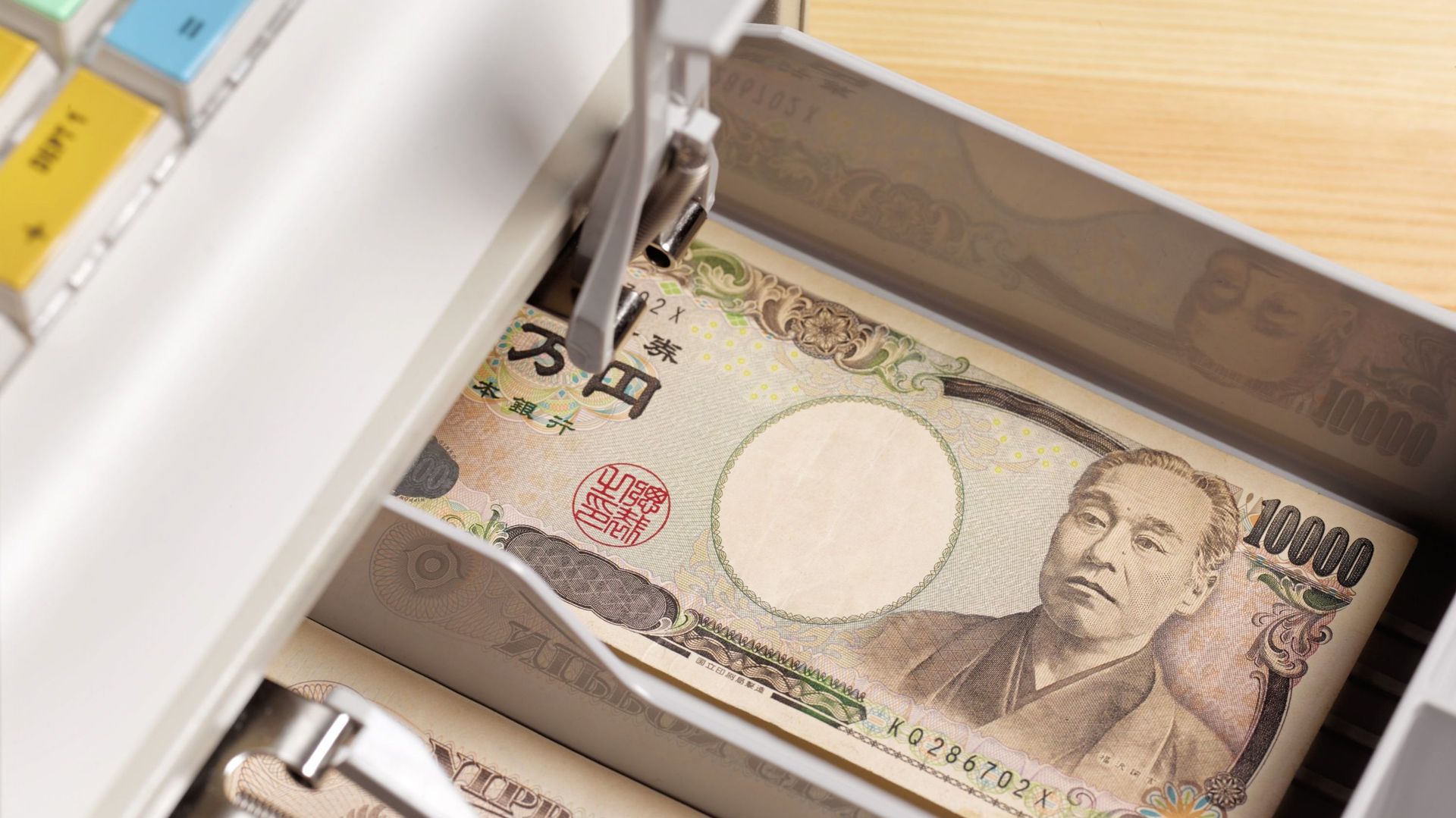 Des billets en Yen dans un tiroir-caisse