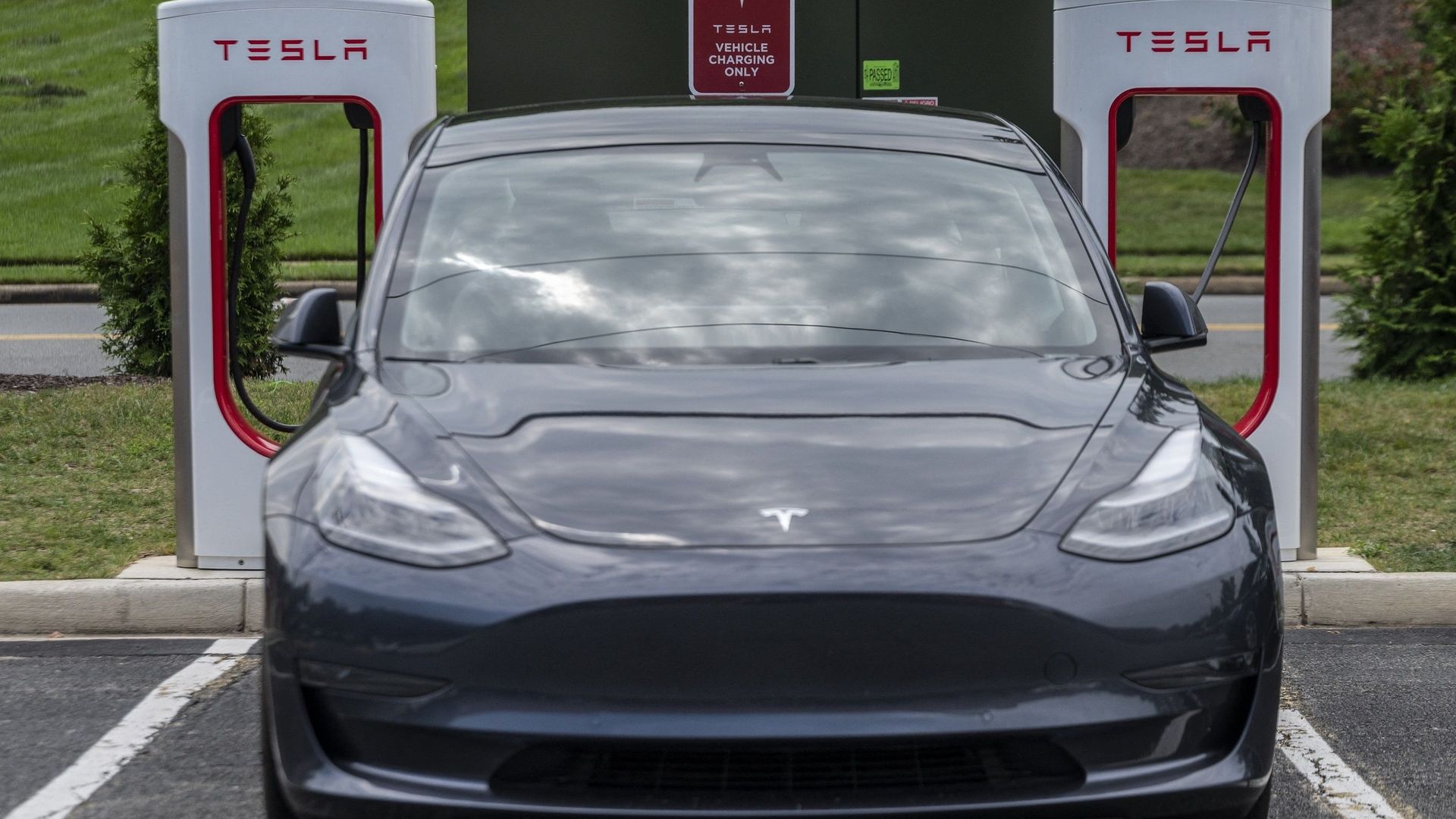 Superchargeur : tout savoir sur les bornes de recharge Tesla