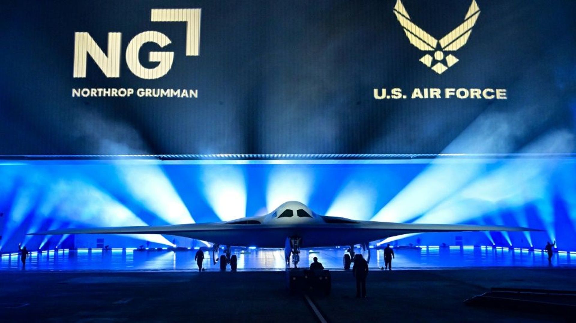 Le bombardier B-21 "Raider", dévoilé par l'industriel Northrop Grumman à Palmdale en Californie, le 2 décembre 2022