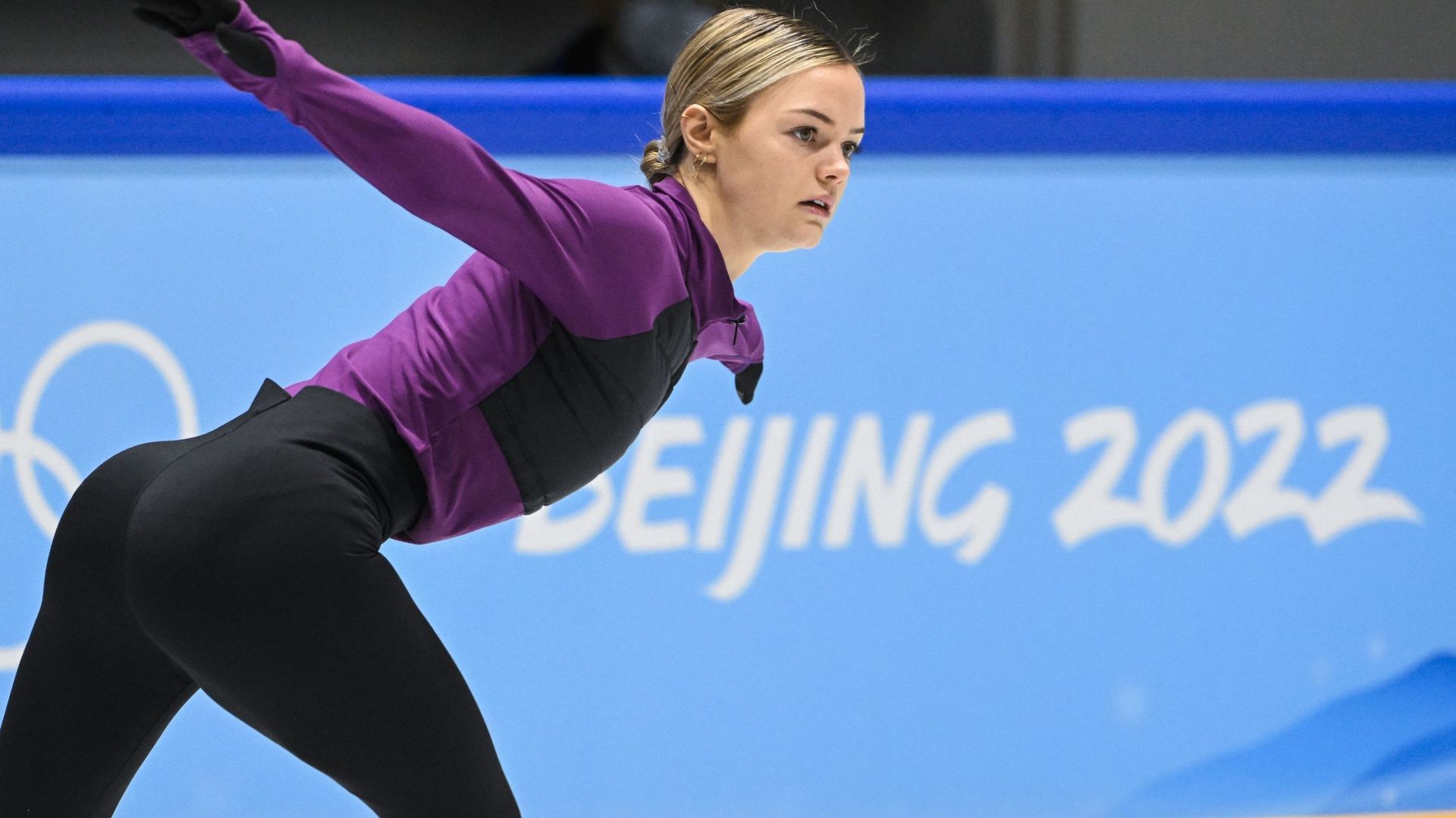 La patineuse belge Loena Hendrickx se prépare avant son entrée en lice, mardi, aux Jeux olympiques d’hiver de Pékin.
