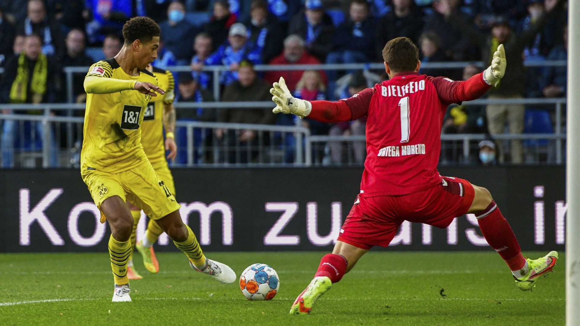 Le détail du geste technique de Jude Bellingham (Borussia Dortmund) face à l’Arminia Bielefeld