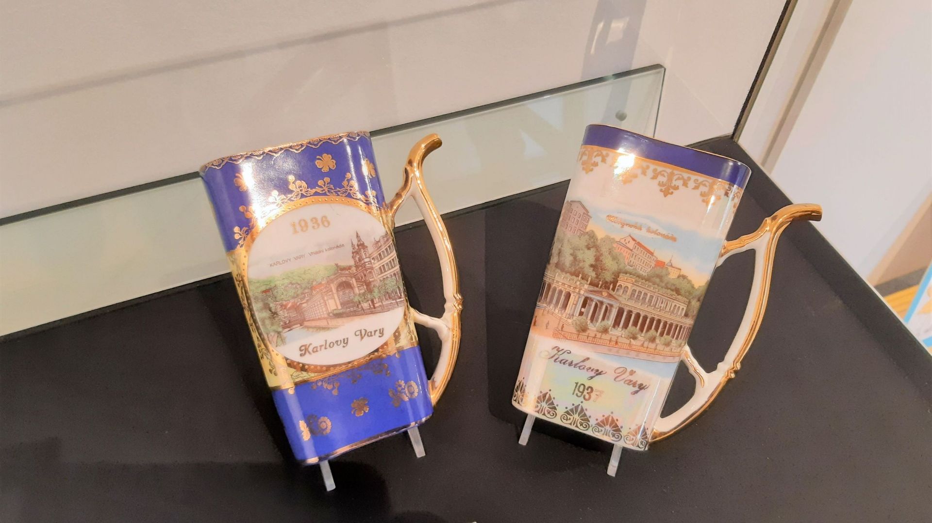 De magnifiques verres utilisés jadis par les curistes à Spa sont réunis dans la nouvelle exposition temporaire du Musée de la Ville d’Eaux à Spa.