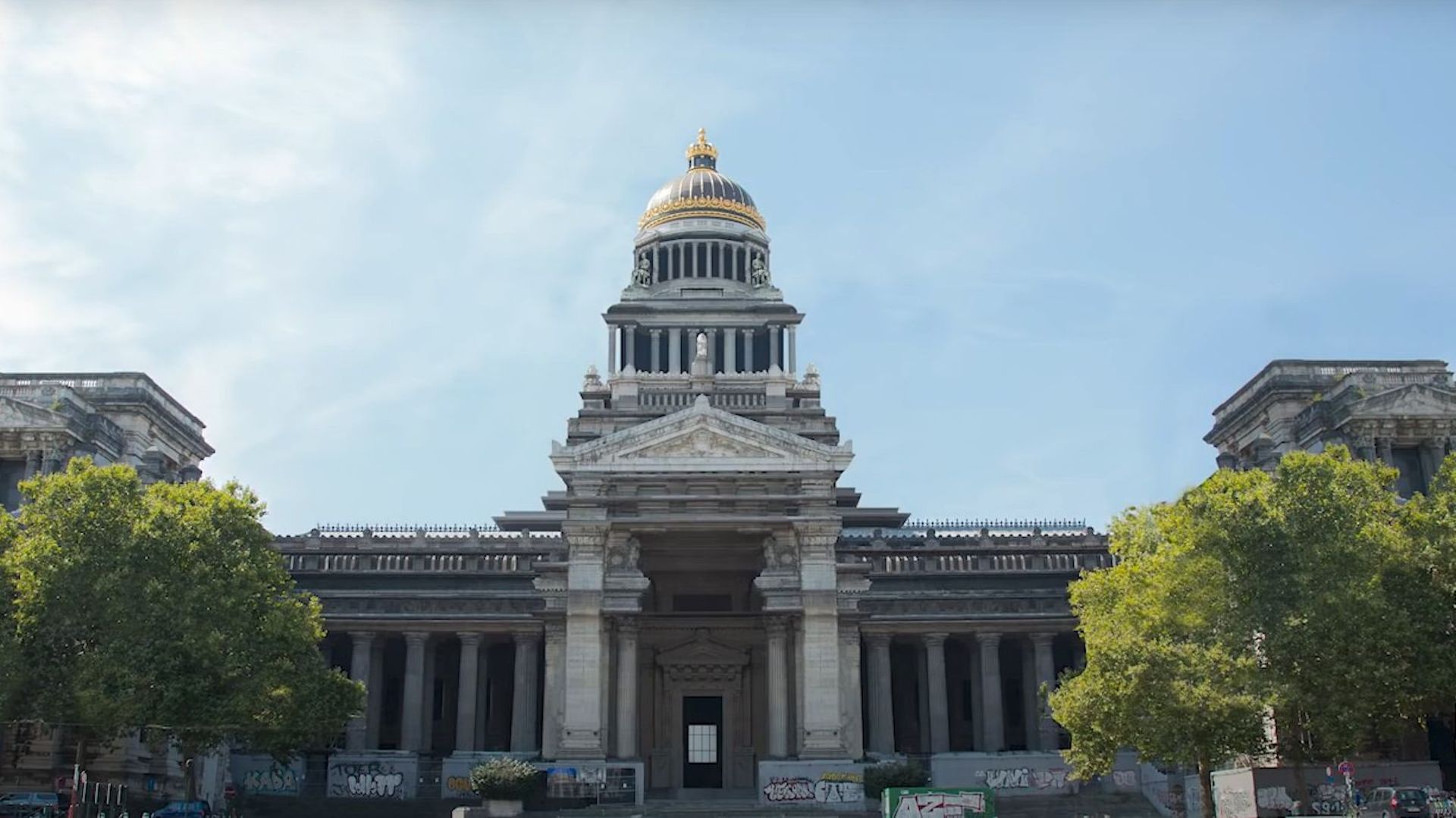 La principale façade du Palais de Justice de Bruxelles bientôt débarrassée de ses échaffaudages