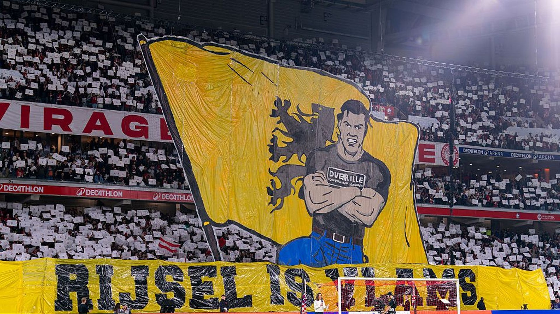 "Lille est flamande" : comment un tifo du LOSC illustrant un lion flamand est récupéré par le Vlaams Belang