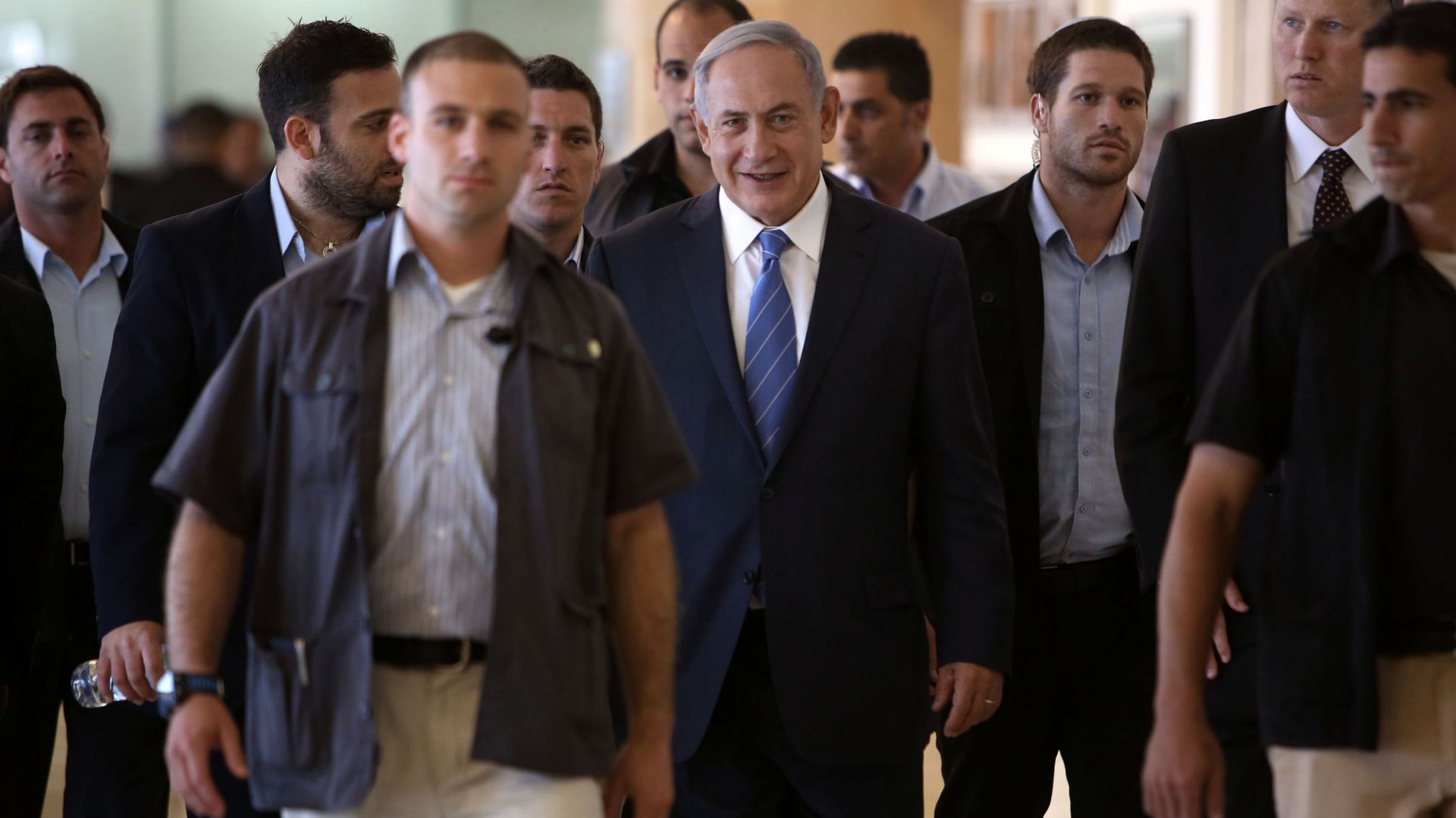 la-securite-de-netanyahu-veut-faire-deshabiller-un-photographe-la-presse-s-indigne