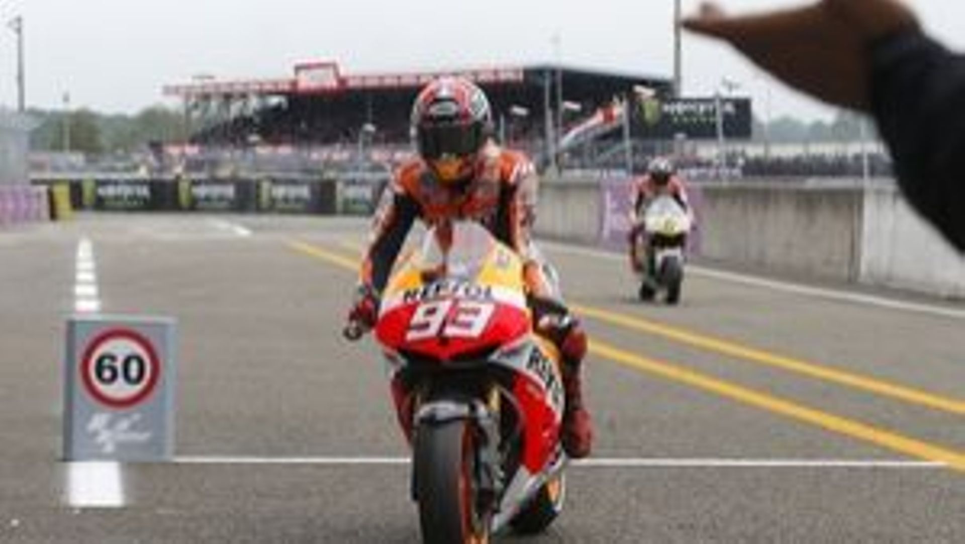 La chute n'a pas arrêté Marc Marquez - RTBF Actus