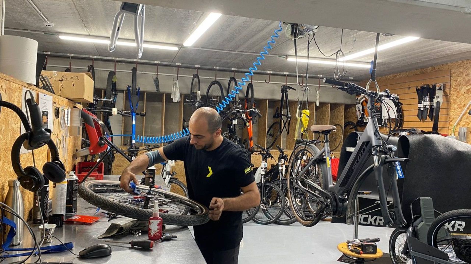 Colruyt acquista un’azienda di biciclette a Bruxelles e mira a creare da 50 a 60 negozi in Belgio: quale futuro per i rivenditori di biciclette?