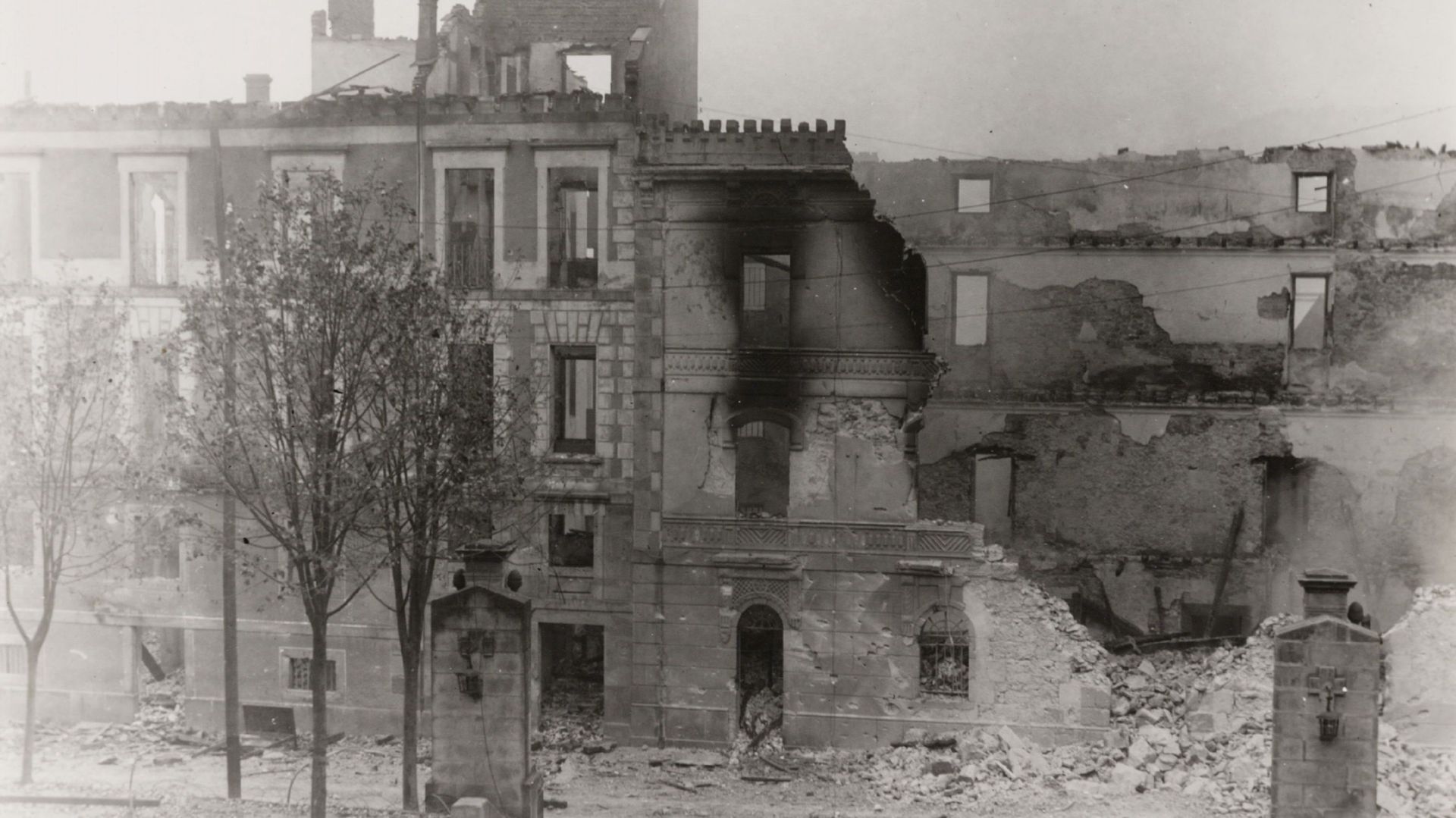 Photographie des ruines de l’hôpital Jose Fina à Guernica, au Pays Basque dans le nord de l'Espagne. 