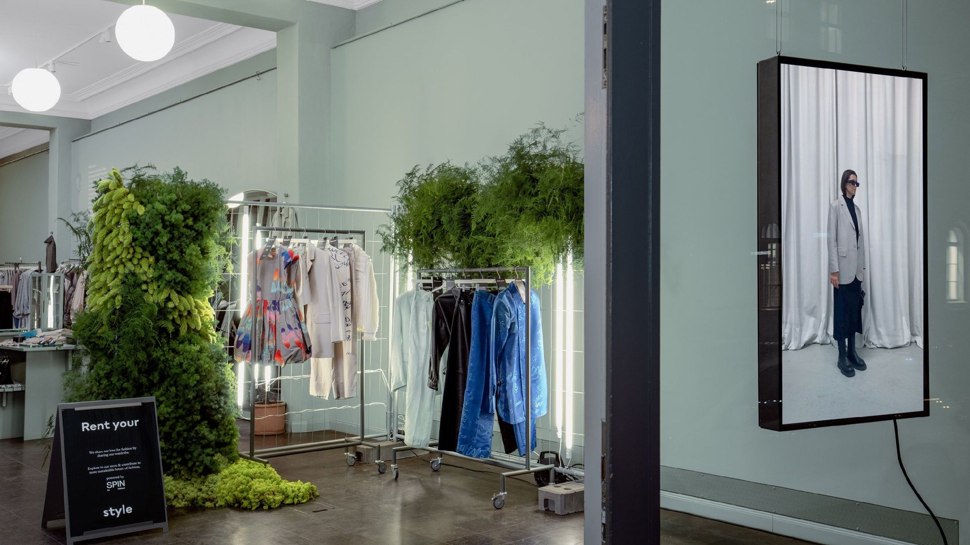 Le magasin H&M Mitte Garten, à Berlin, propose un service de location de vêtements.